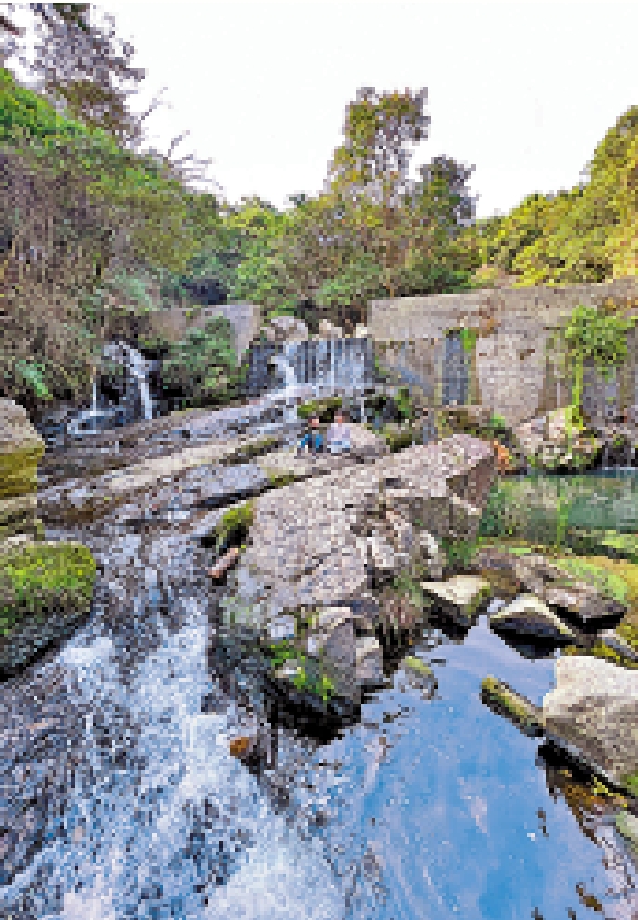 　　圖：小夏威夷瀑布。\資料圖片