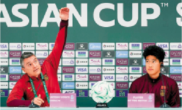 　　圖：彭嘯（右）與安東尼奧出席記者會。