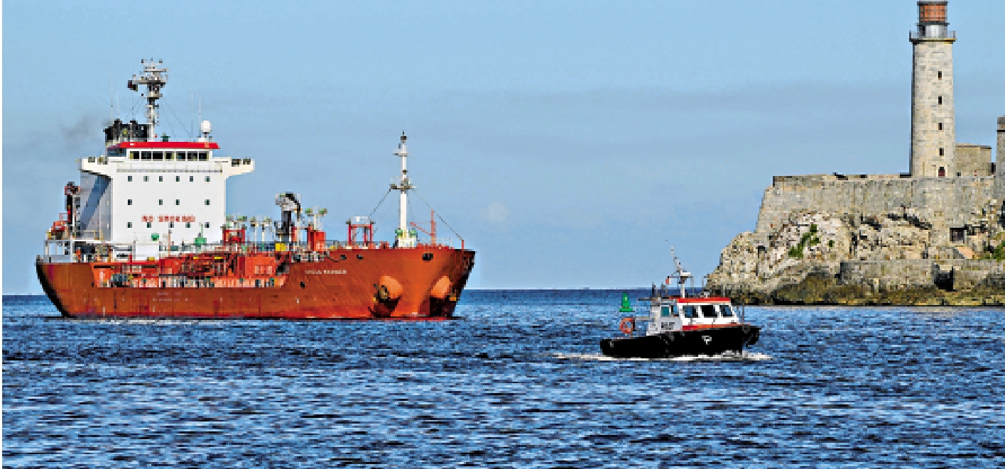 　　圖：一艘油輪從墨西哥運送石油到古巴。\路透社
