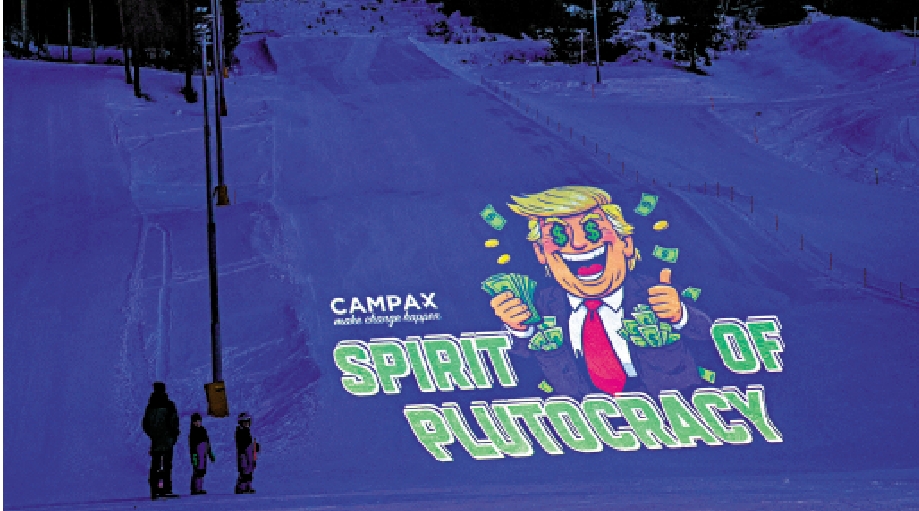 　　圖：在瑞士達沃斯舉行的世界經濟論壇年會上，示威人士將美國總統特朗普的卡通形象投影到滑雪道上，以此抗議他出席會議。\路透社