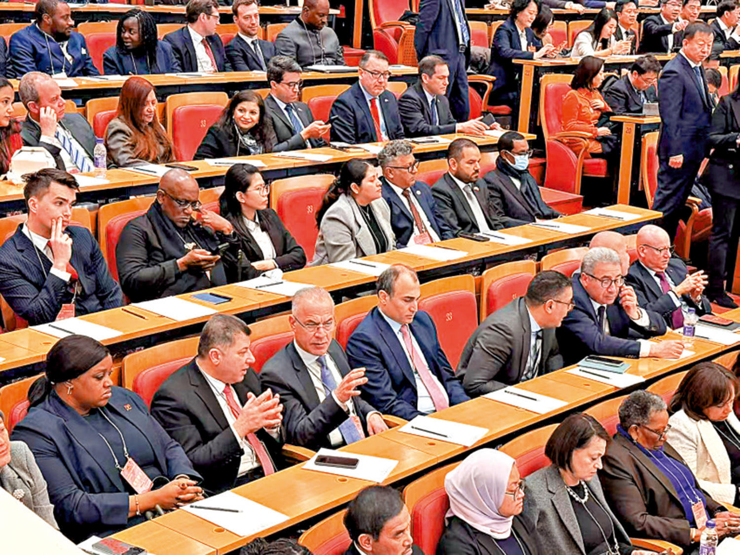 　　圖：外國駐華使節受邀旁聽北京市人大開幕會。\大公報記者郭瀚林攝