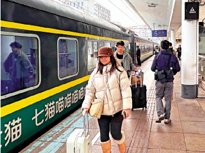 　　圖：廣州站最後一列始發的「綠皮火車」。\大公報記者方俊明攝