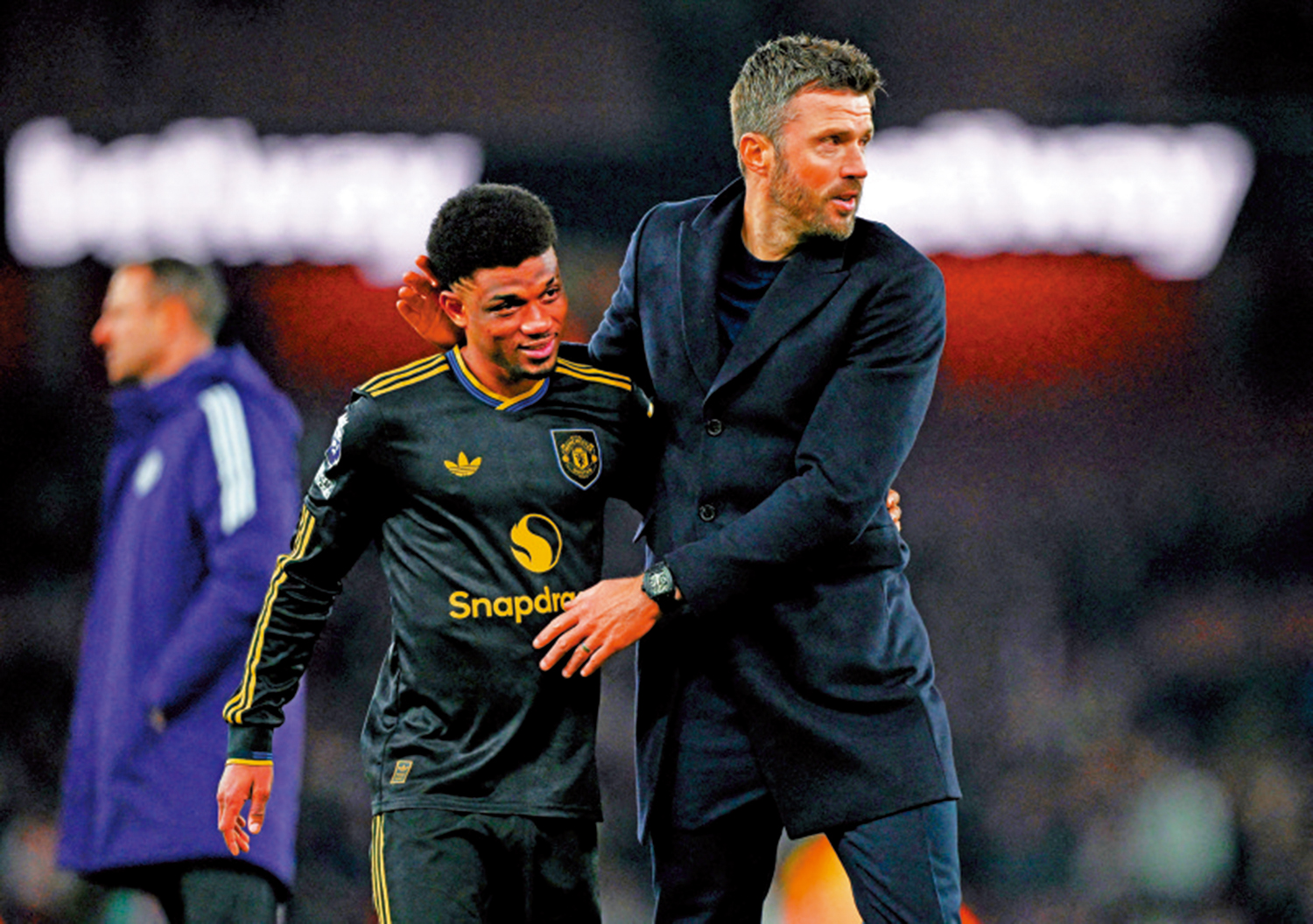 　　圖：曼聯暫代主帥卡域克（右）與翼鋒阿密特迪亞路。