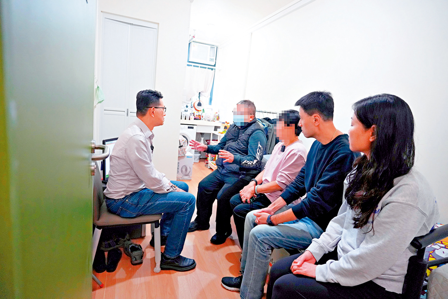 　　圖：宏福苑居民現時主要暫居於過渡房屋、青年宿舍等不同設施。