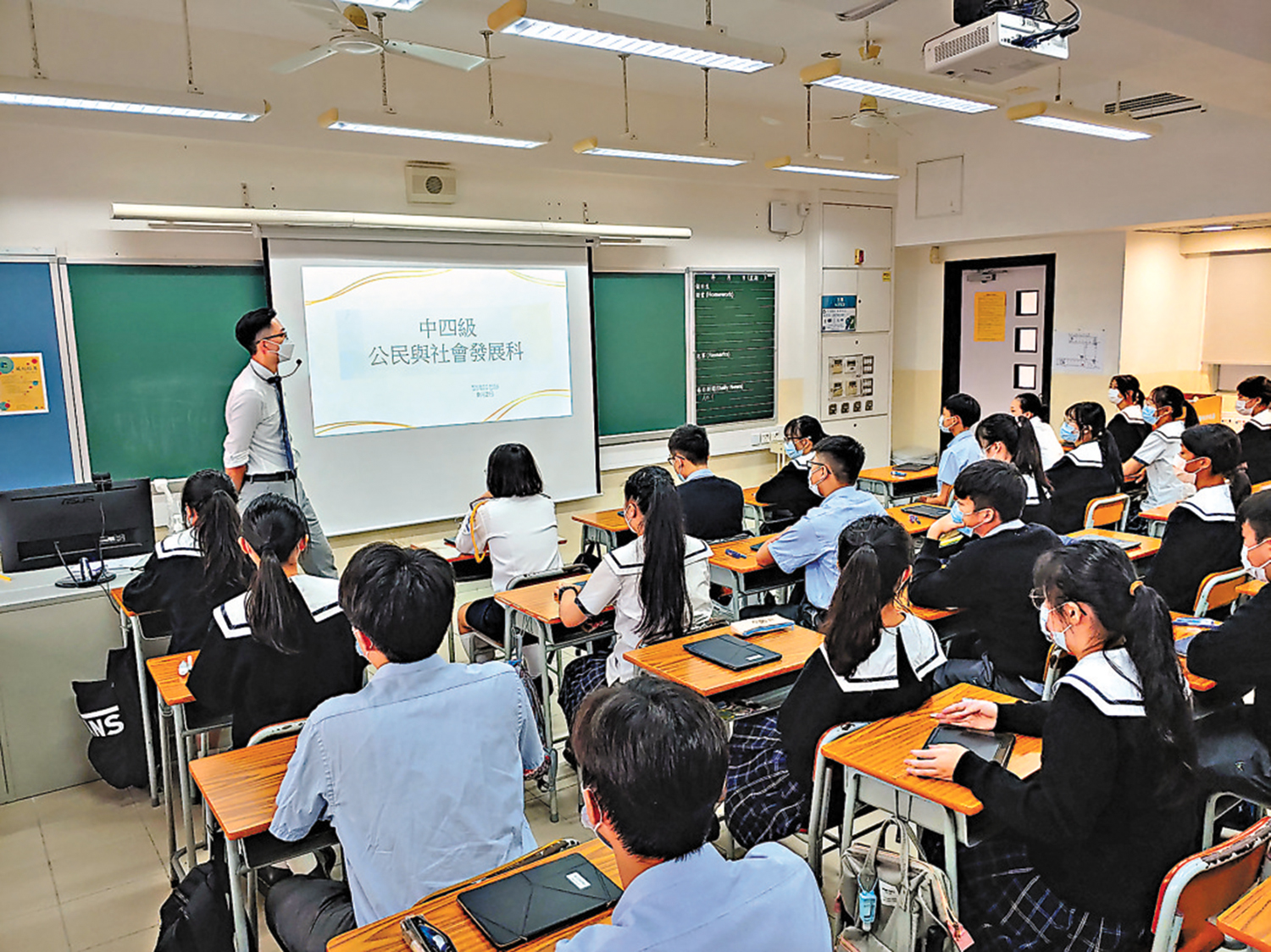 　　圖：政府研究修訂《教育條例》，引入教師執業證書和定期更新要求，完善教師註冊機制。