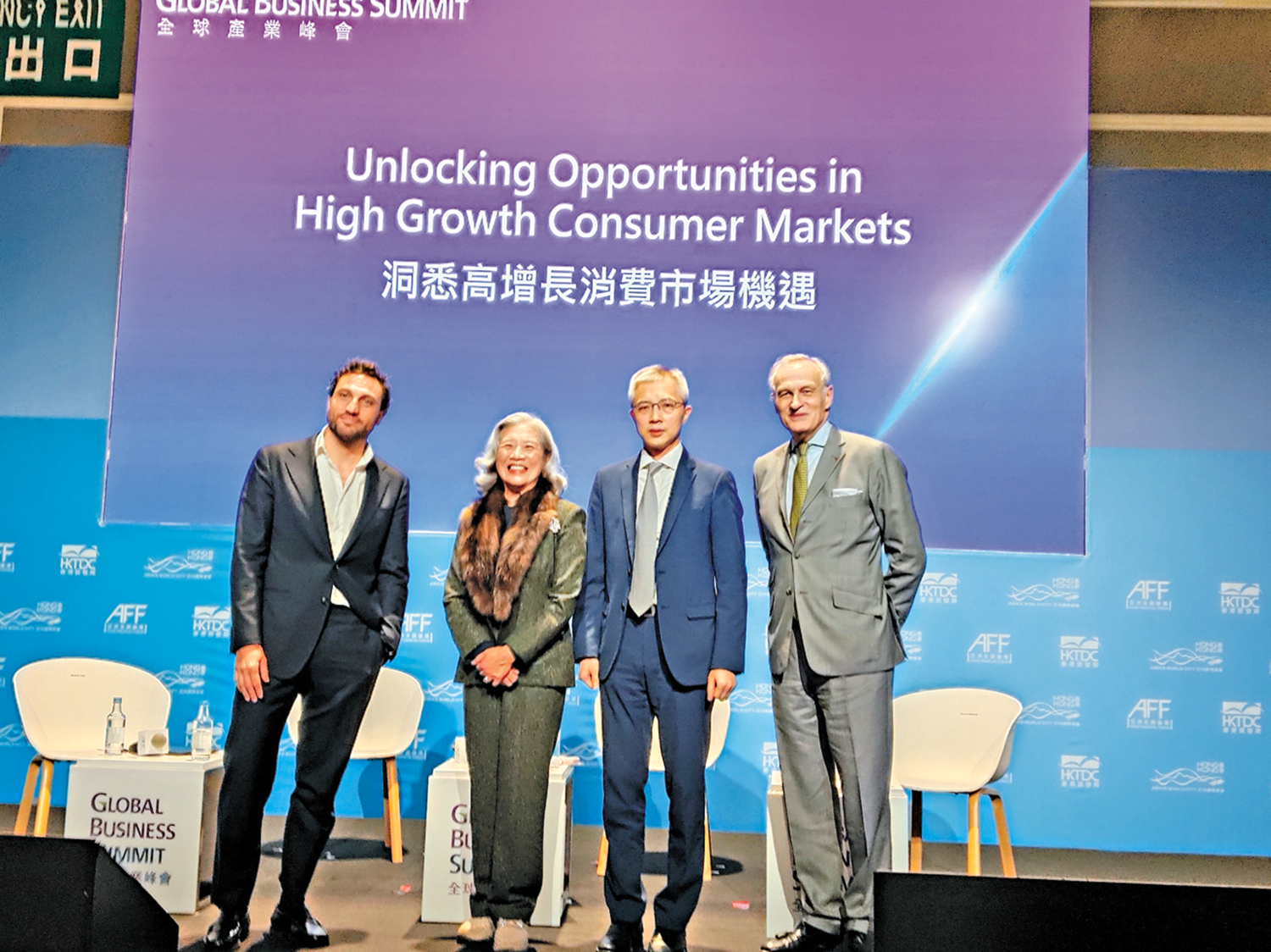 　　圖：馬博鈞（右一）表示，愛瑪仕會充分利用香港的優勢以發展。左一為Nicola Farinetti。