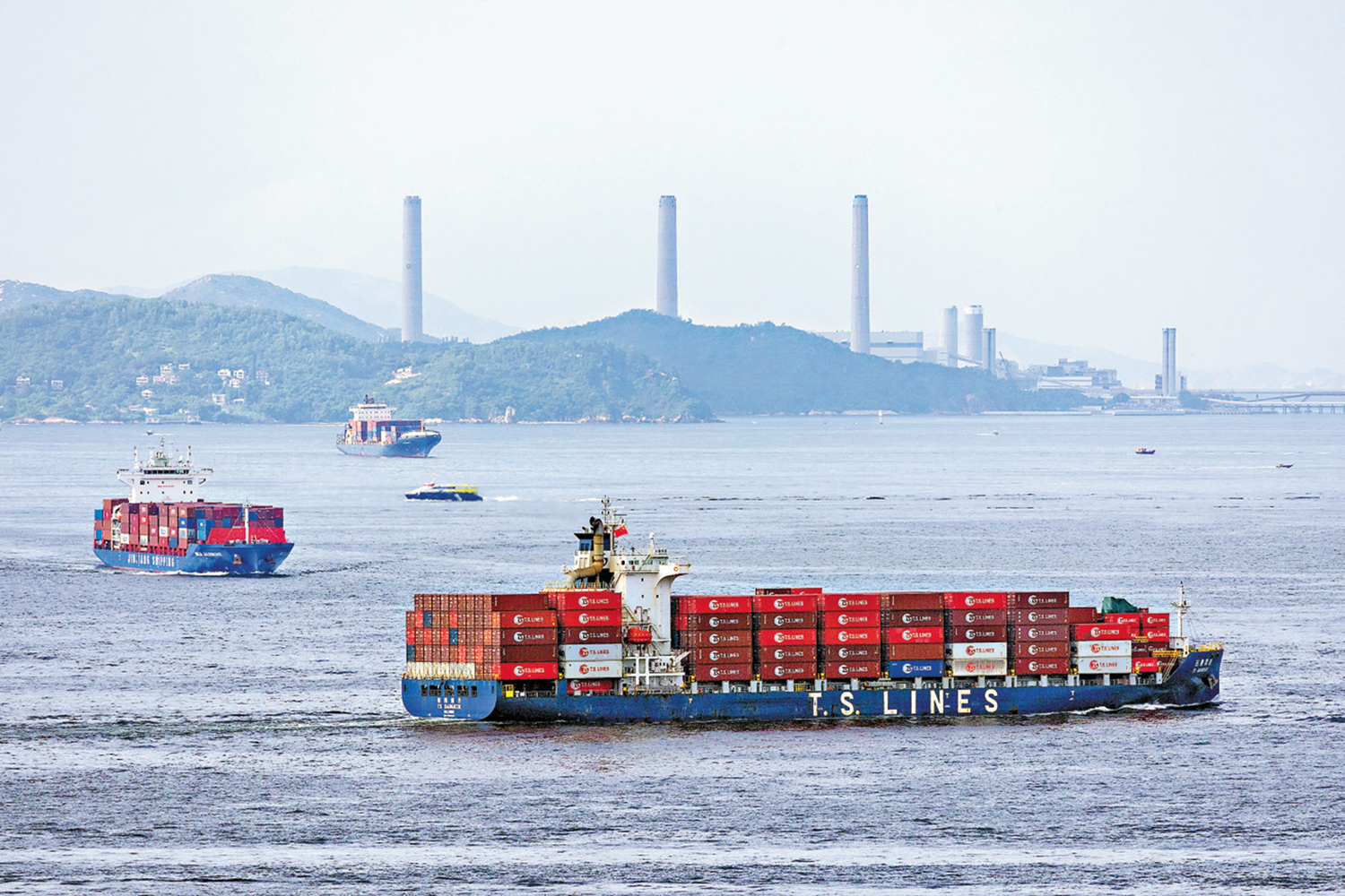 　　圖：香港去年外貿表現理想，全年出口按年上升15.4%。\中通社