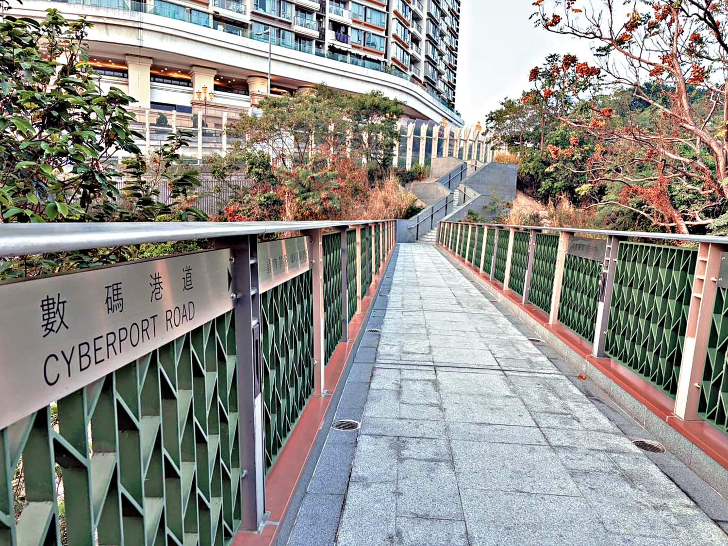 　　圖：連接瀑布灣公園和數碼港道的行人天橋早前已開通。\大公報記者王亞毛攝