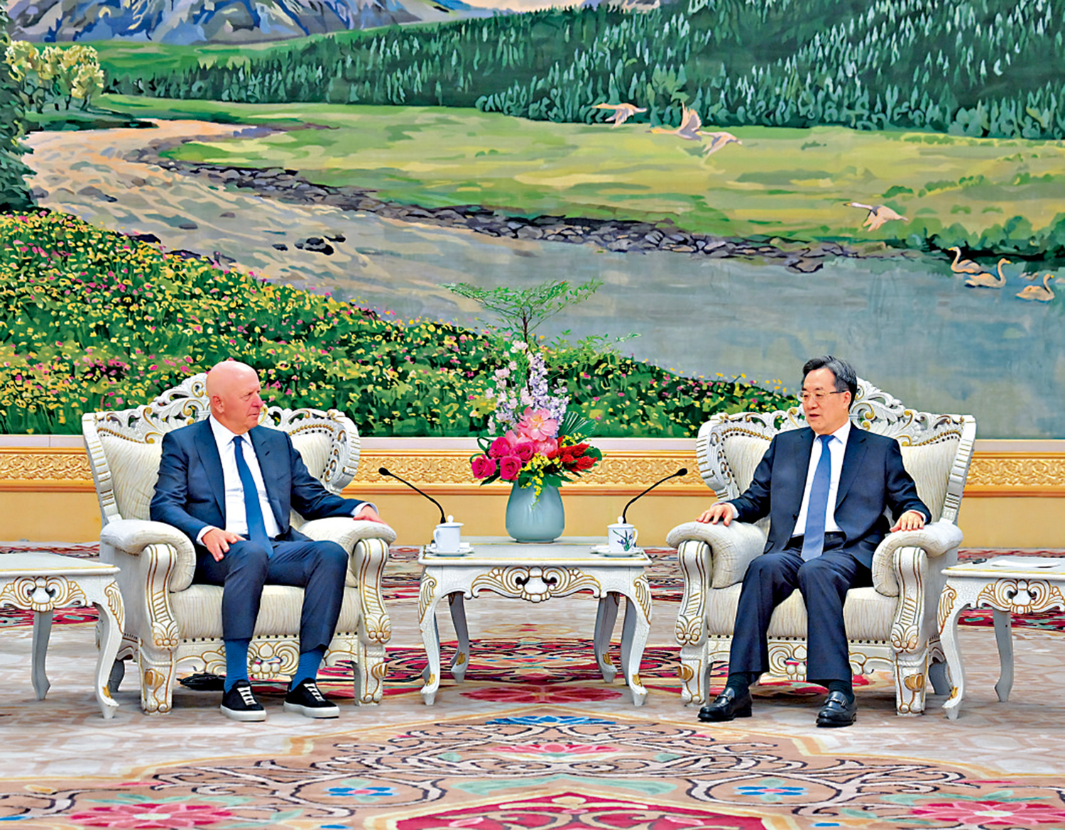 　　圖：1月28日，中共中央政治局常委、國務院副總理丁薛祥在北京會見美國高盛集團董事長兼首席執行官蘇德巍。\新華社