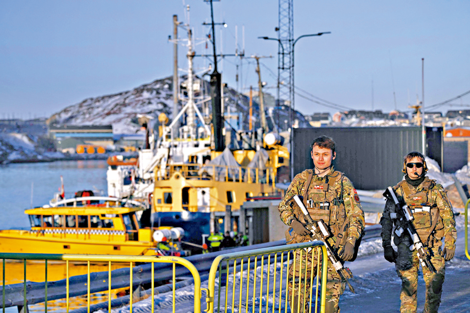 　　圖：丹麥士兵26日在格陵蘭島執勤。\法新社