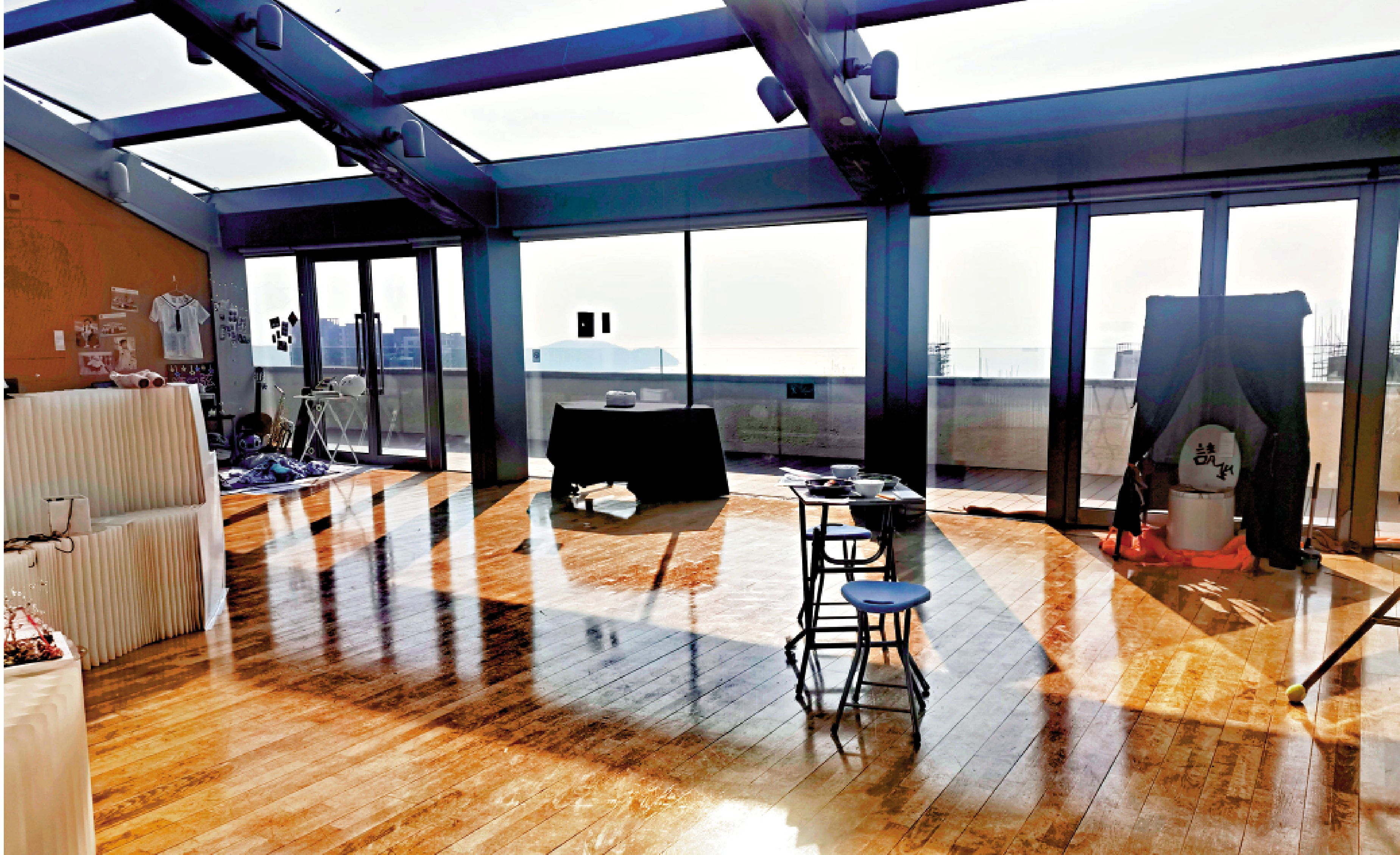 　　圖：包玉剛禮堂現正舉辦「房間裡的故事」學生展覽。