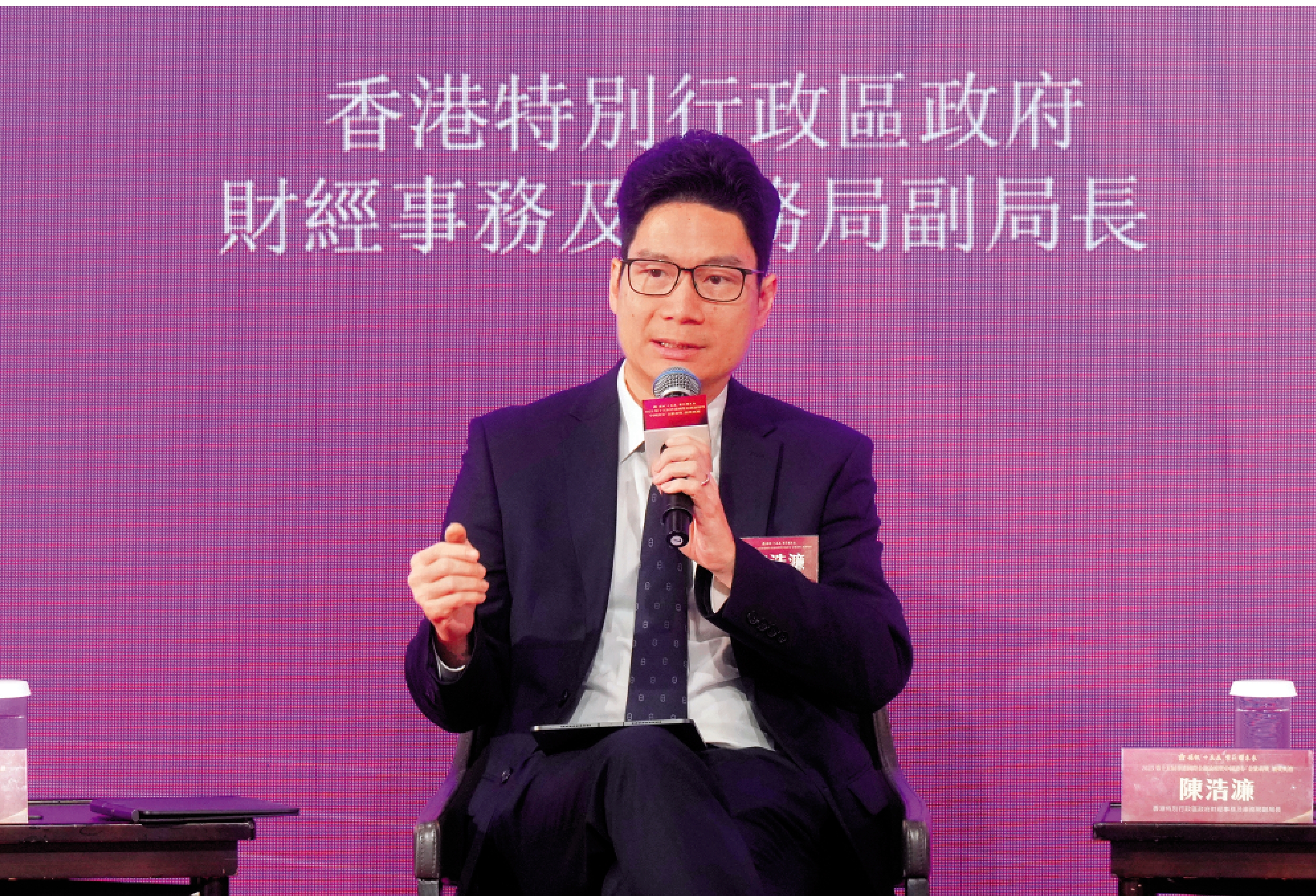 　　圖：陳浩濂表示，特區政府正積極推動黃金交易市場發展。