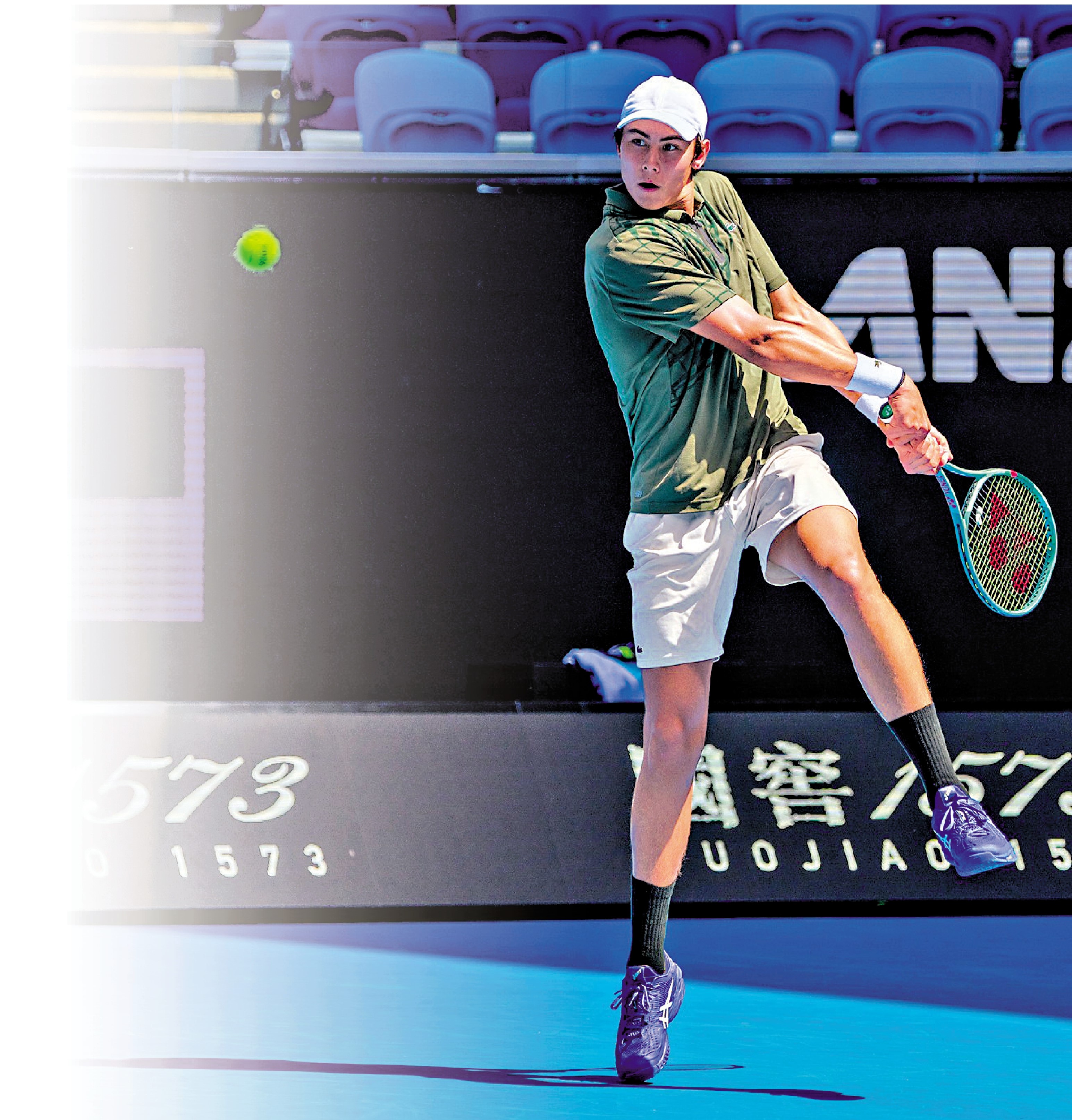 　　圖：朱鍇泓於澳網青年組8強，以1：2見負哈薩克斯坦球手努爾蘭努利。