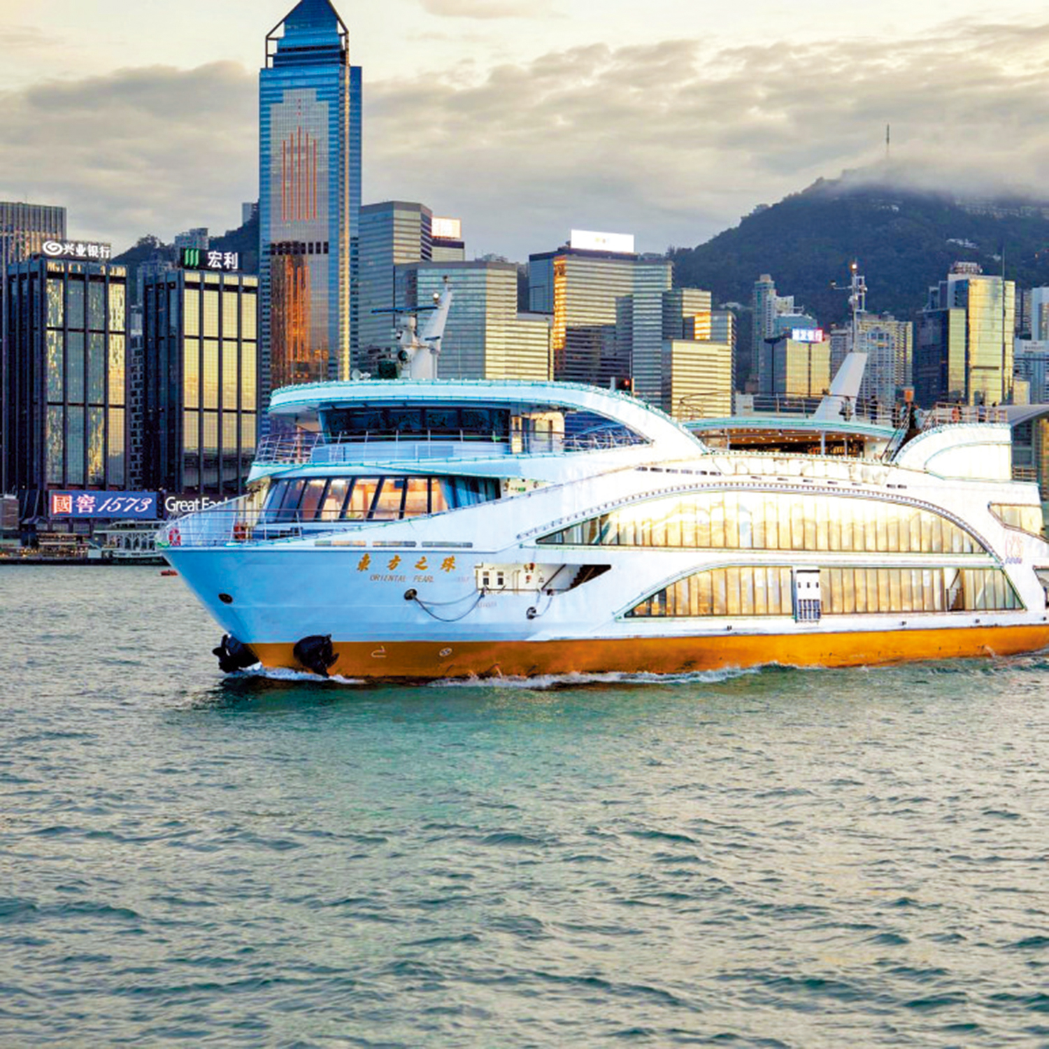 　　圖：東方之珠遊船公司表示，公司初二晚煙花維港遊會有七至八艘船，可提供1000多個名額，部分船隻更提供自助餐。