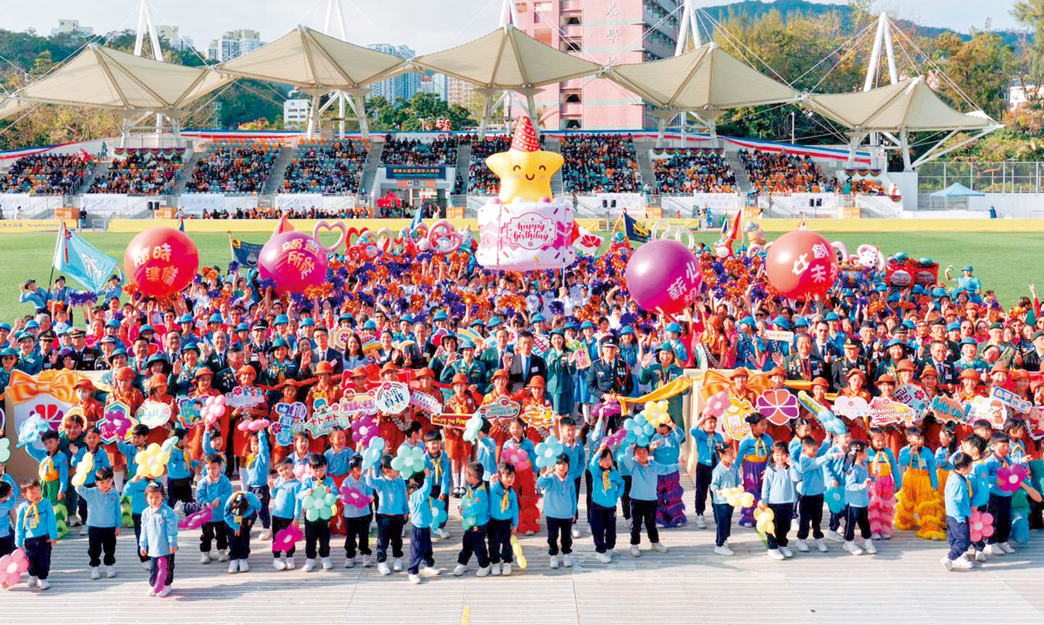 　　圖：女童軍總會昨日在旺角大球場舉行110周年大會操。\女童軍總會Fb圖