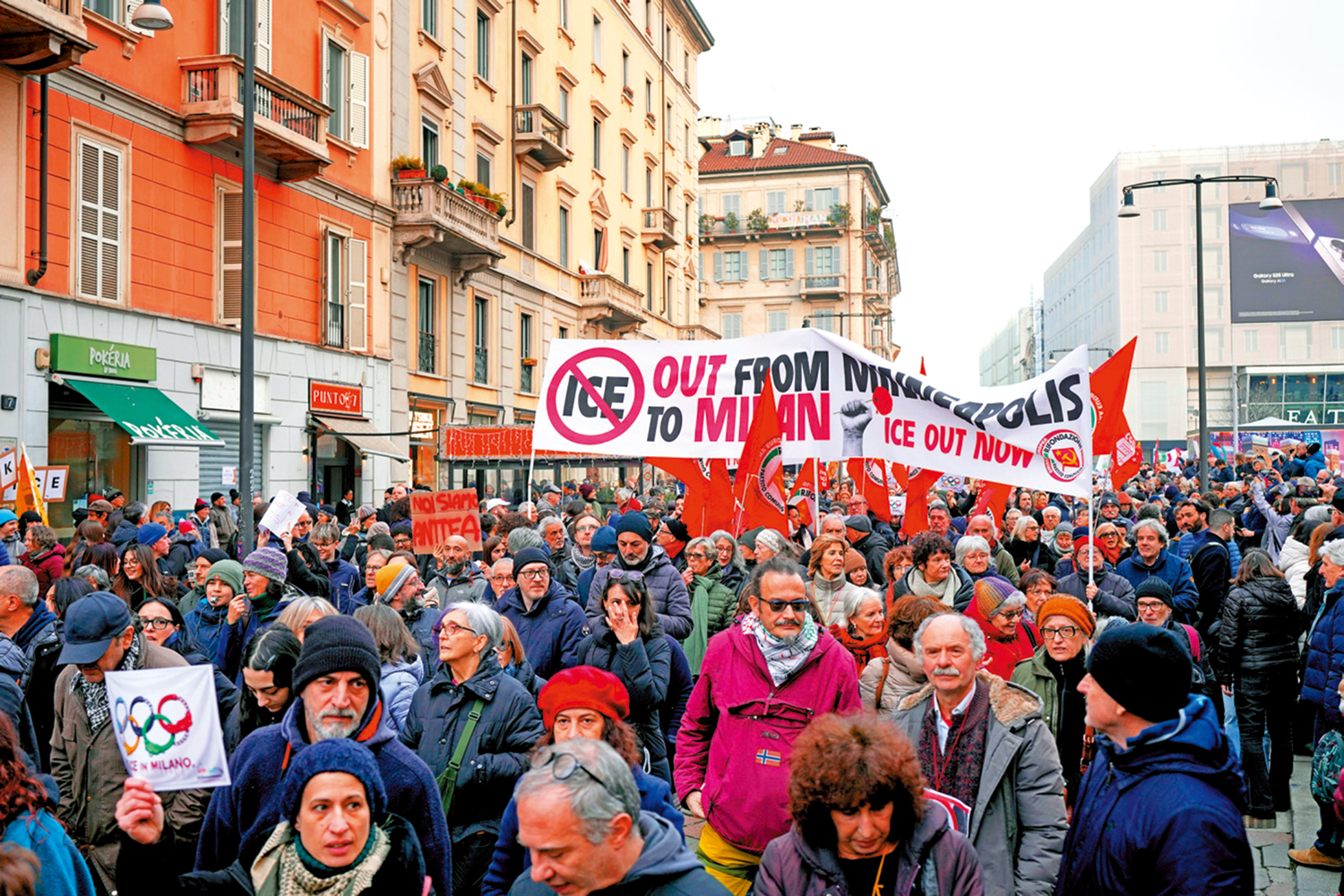 　　圖：意大利民眾1月31日在米蘭示威，反對美國ICE人員入境。\美聯社