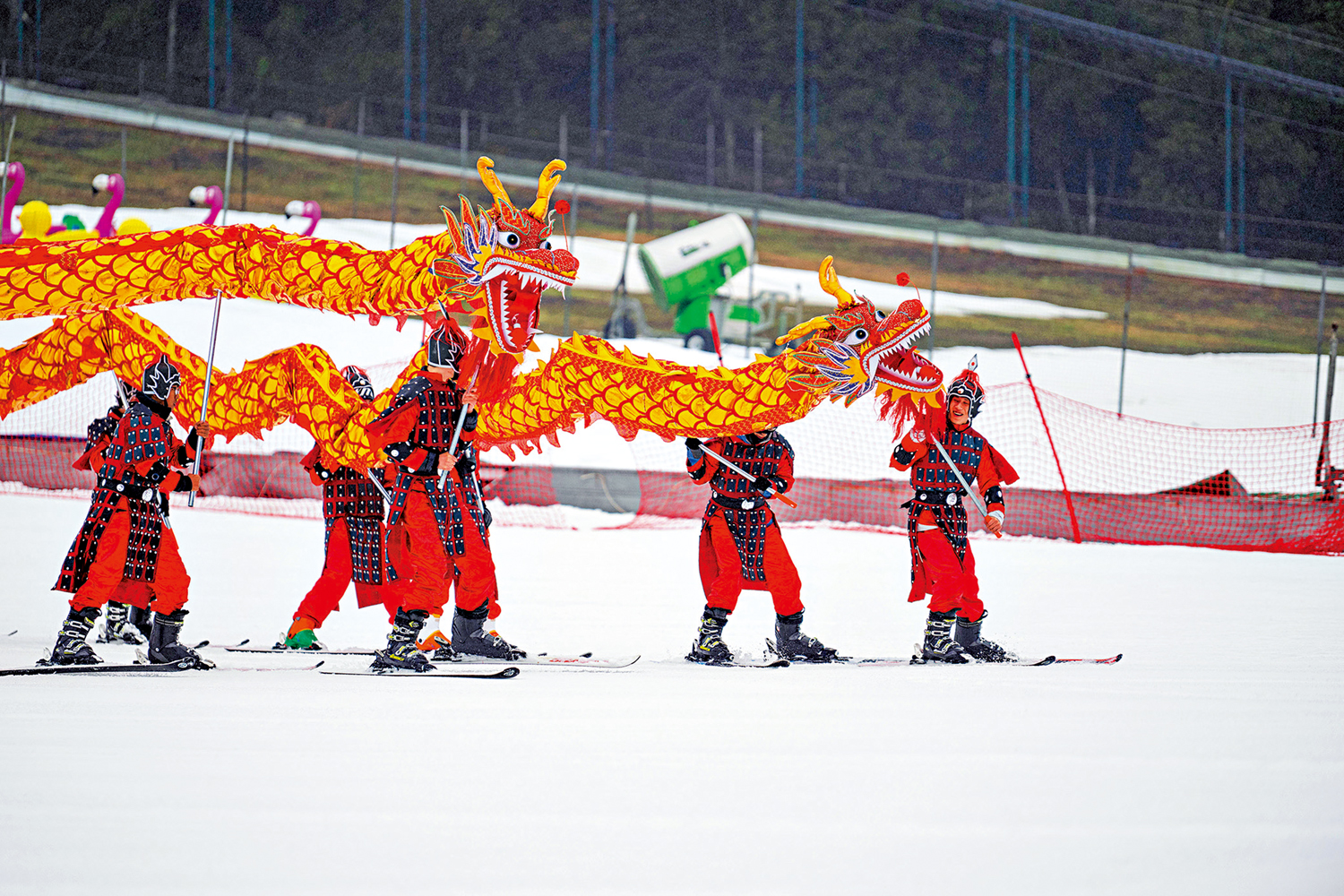 　　圖：各地精準發力，拉動實物消費同時推動服務消費升級。重慶石柱縣開展冰雪嘉年華活動，釋放文旅潛力。 新華社