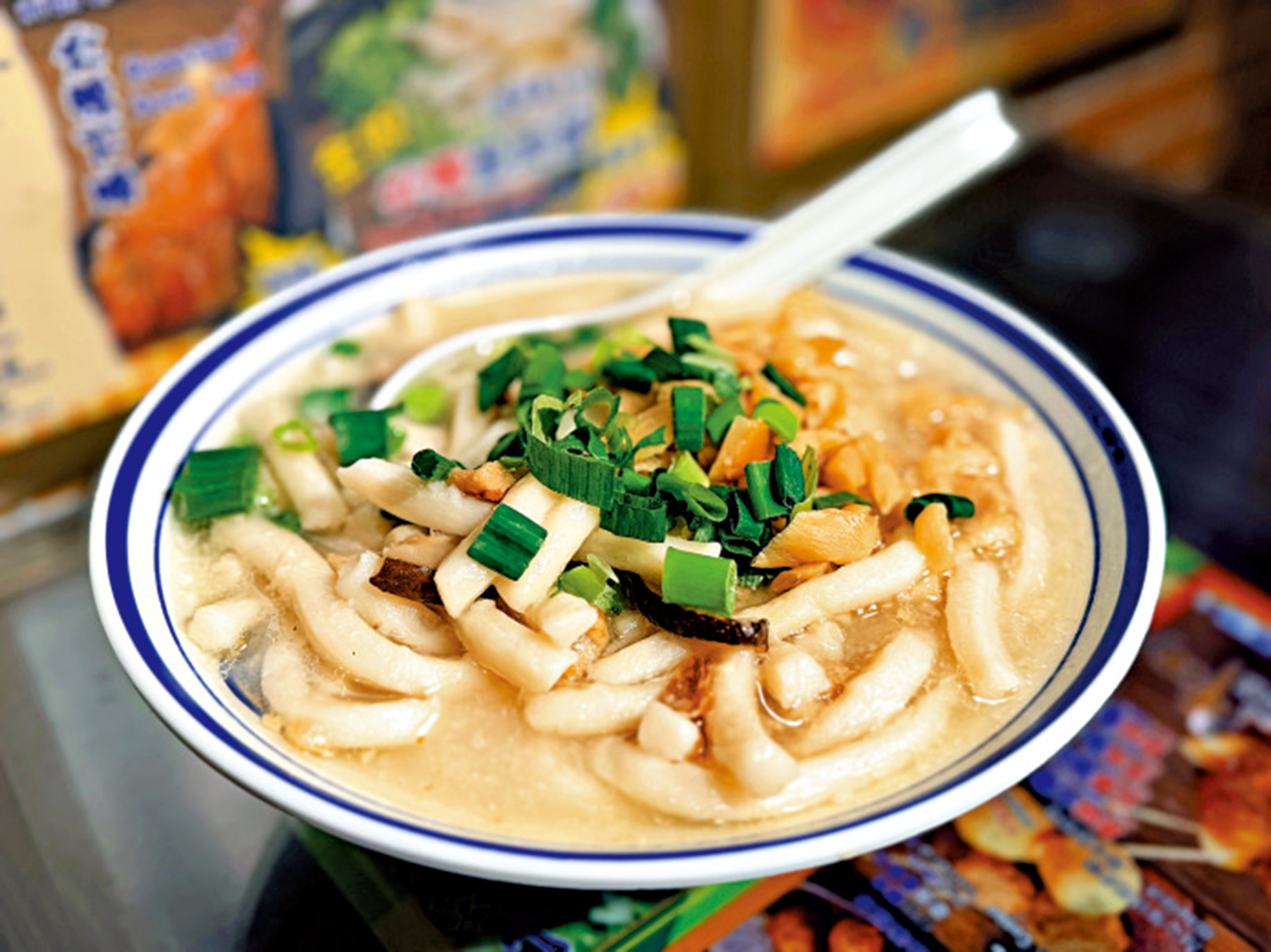 　　圖：香港街頭小吃狗仔粉。