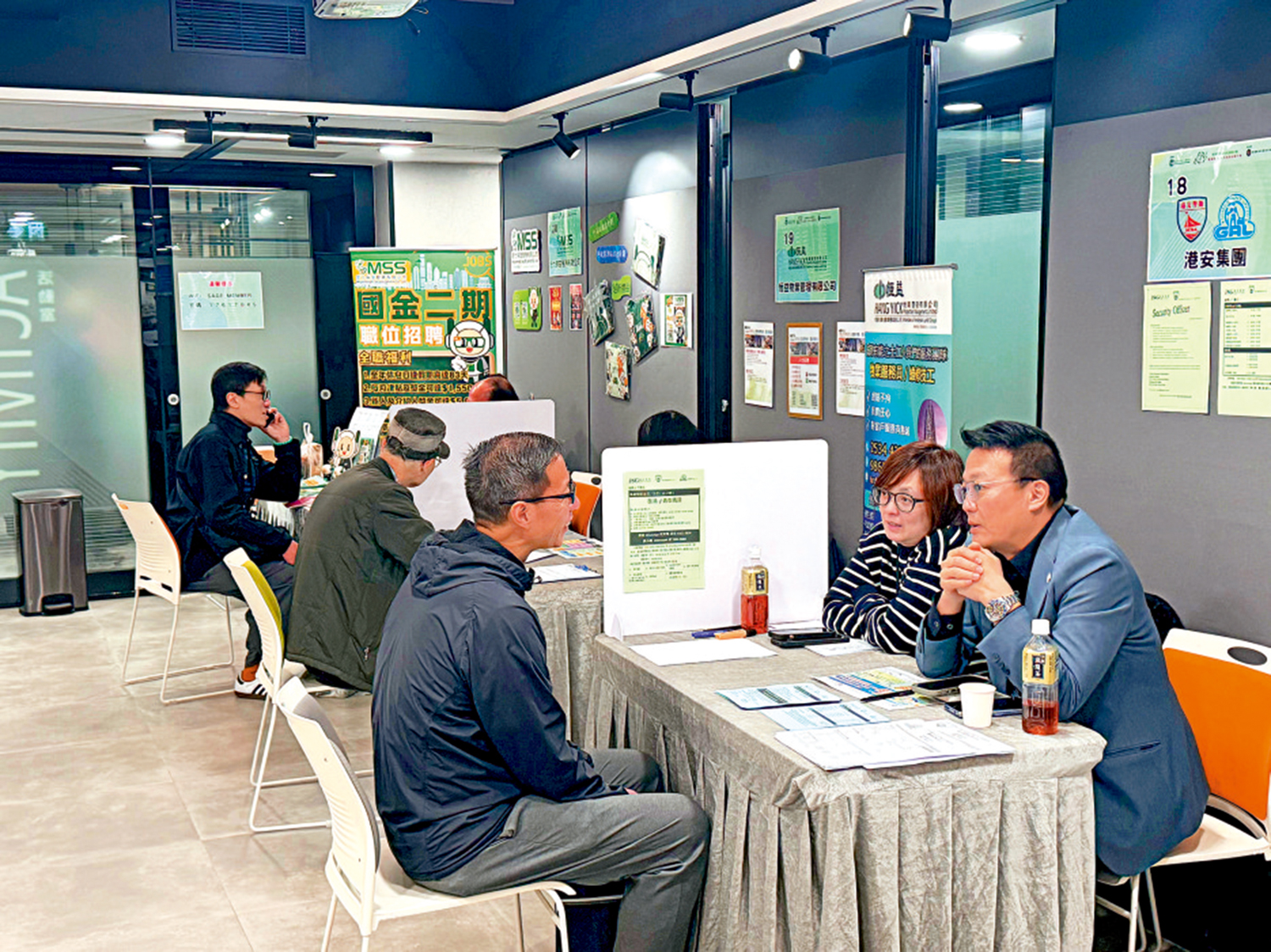 　　圖：特區政府帶領下，社會各界致力協助年長人士再就業。