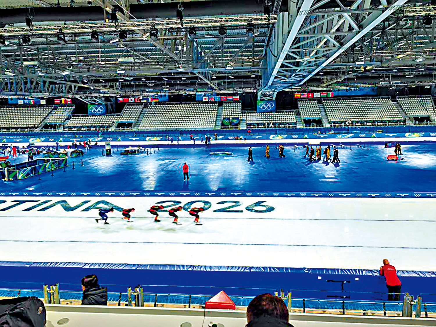 　　圖：中國速度滑冰隊運動員在訓練中。\新華社