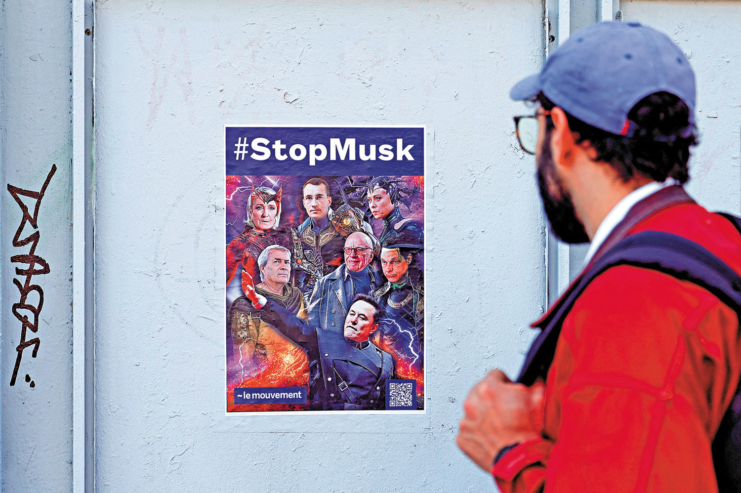 　　圖：法國巴黎檢方3日對馬斯克旗下社交媒體平台X位於巴黎的辦公室突擊搜查。圖為巴黎街頭一張標語牌上寫着阻止「馬斯克」。\路透社