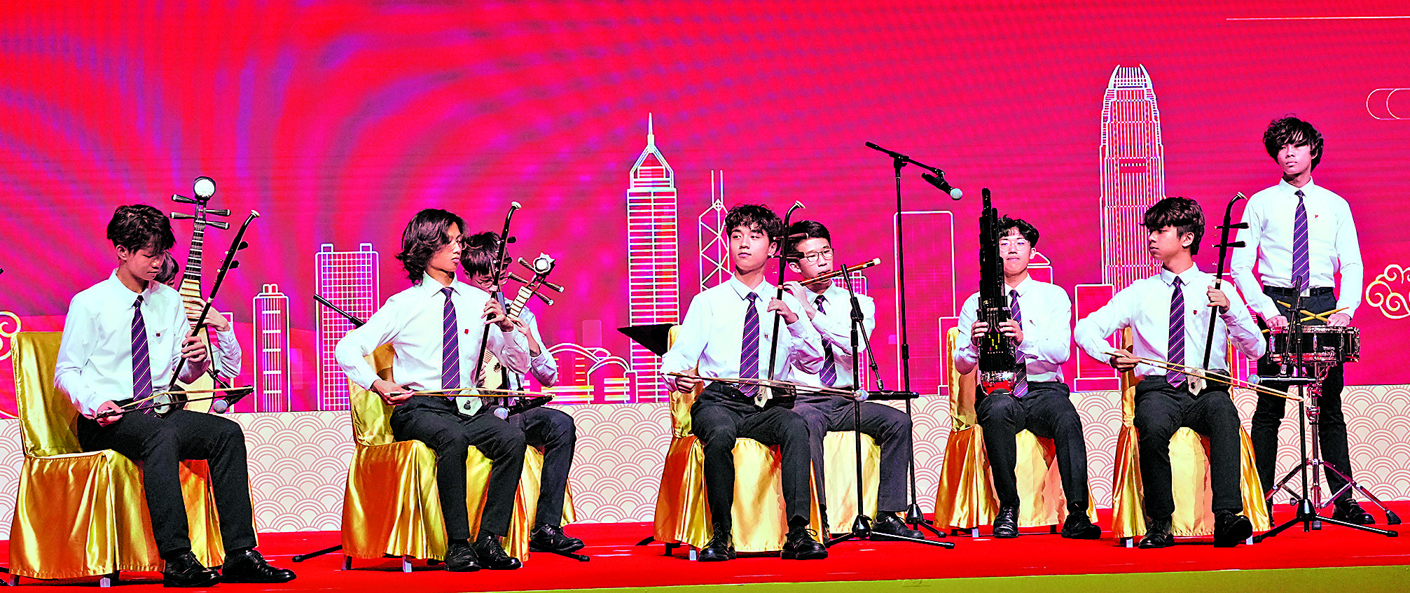 　　圖：拔萃男書院中樂團演奏《賽馬》，朝氣蓬勃。\大公報記者林良堅攝