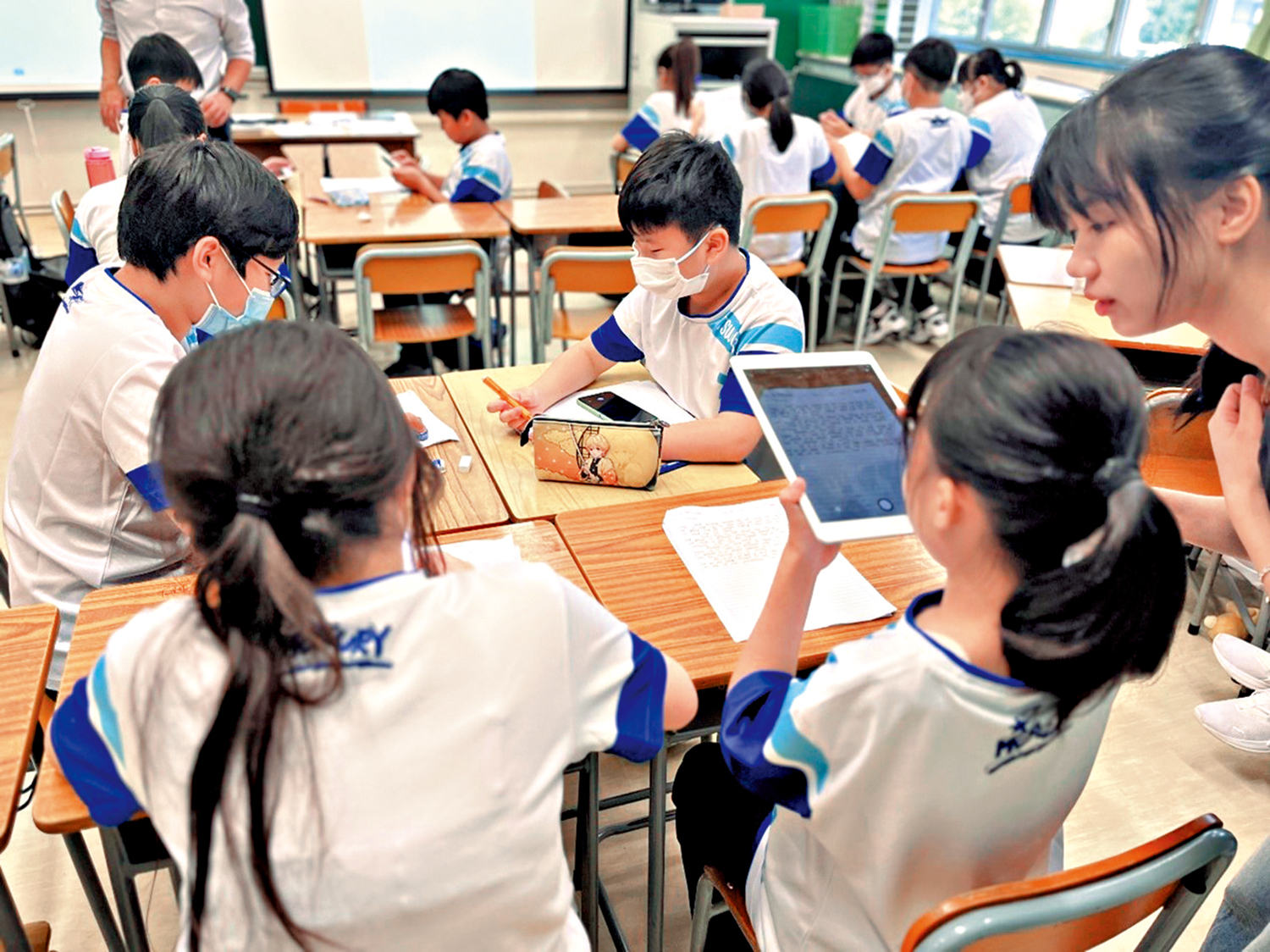 　　圖：「電子學習配套計劃」首批三個項目成果推出後，共153間中小學訂閱。