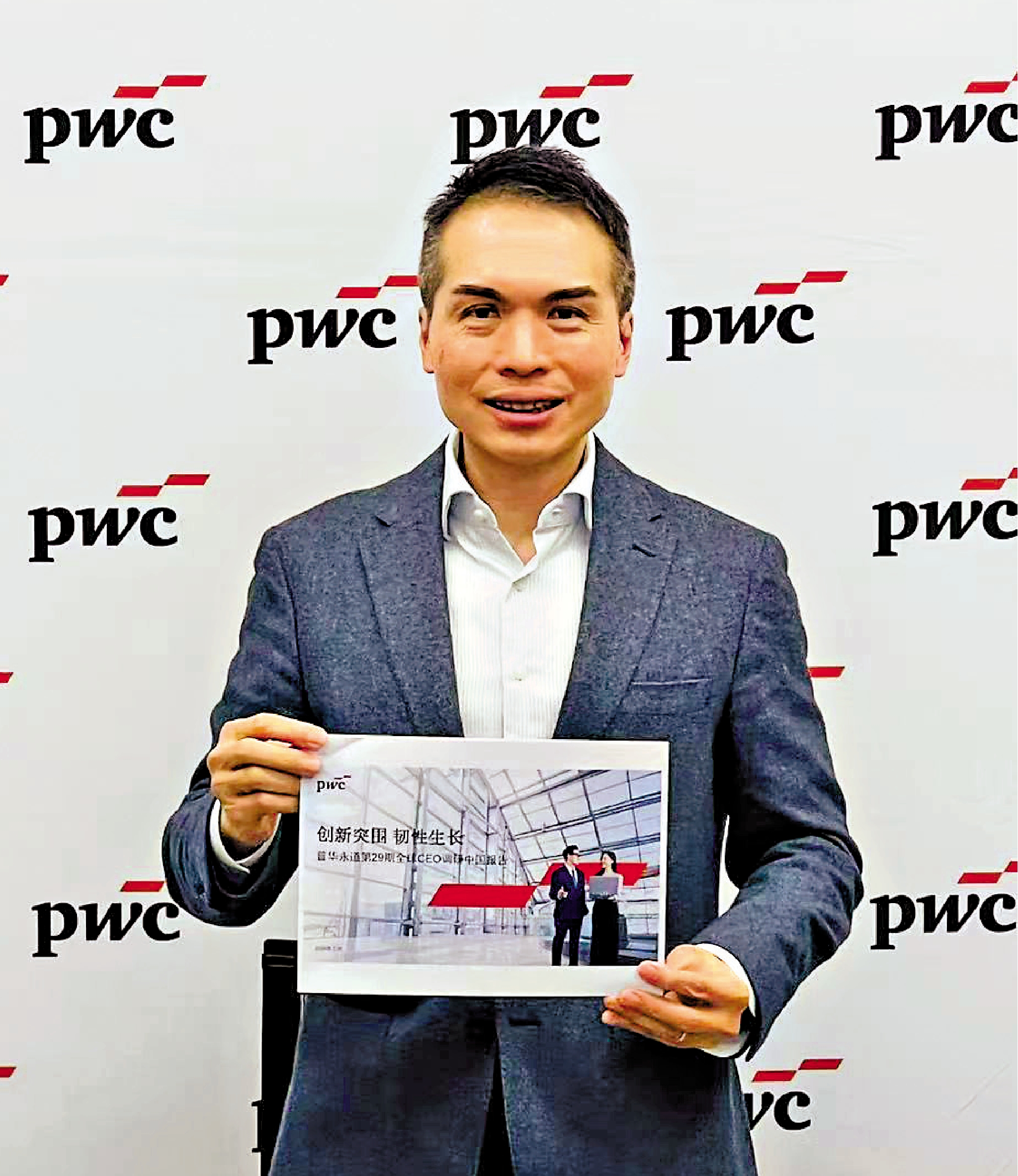 　　圖：周偉然表示，AI已成為中國企業核心基礎設施的重要組成部分。\大公報記者毛麗娟攝