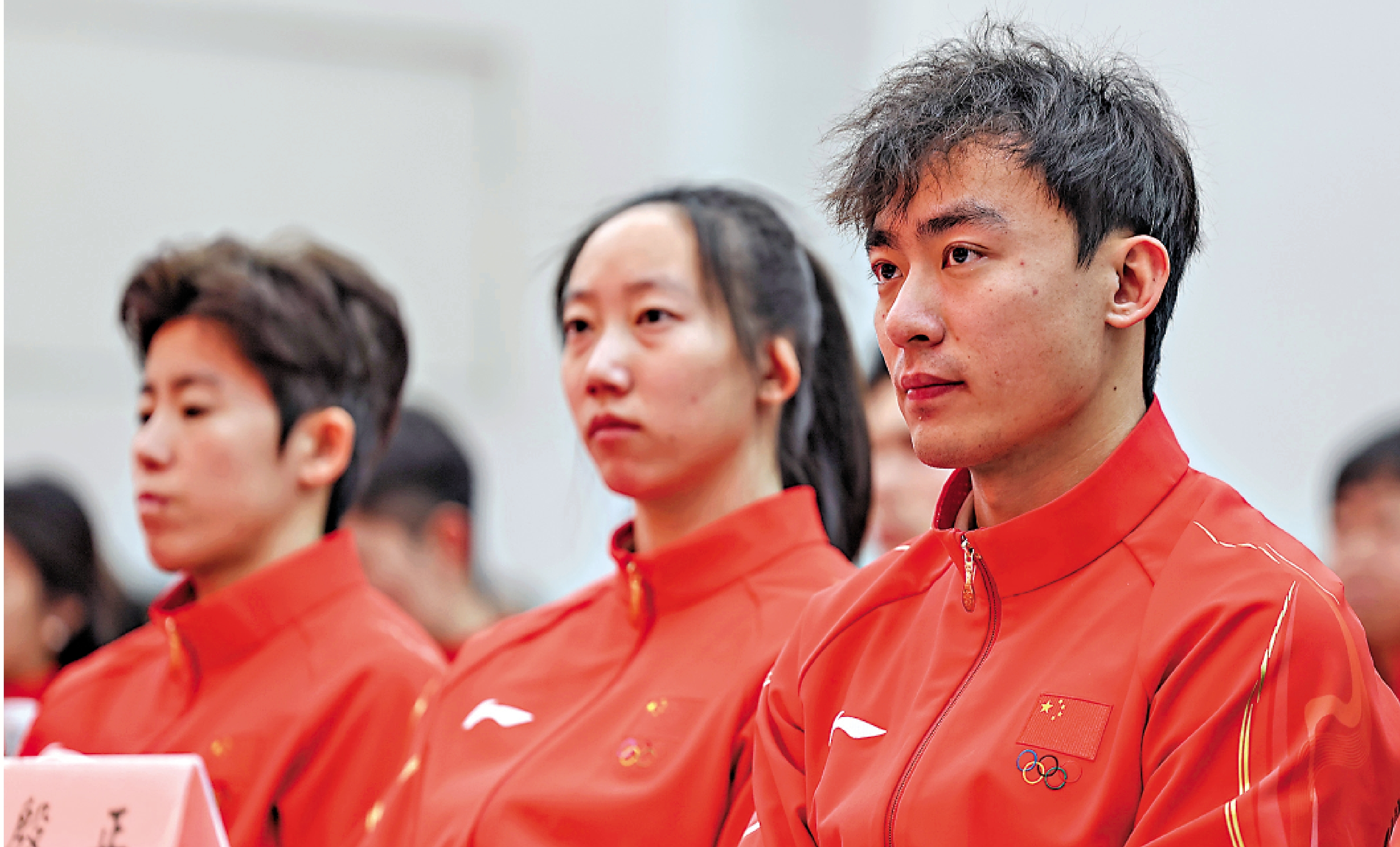 　　圖：殷正（右一）、趙丹（右二）是中國鋼架雪車運動員。