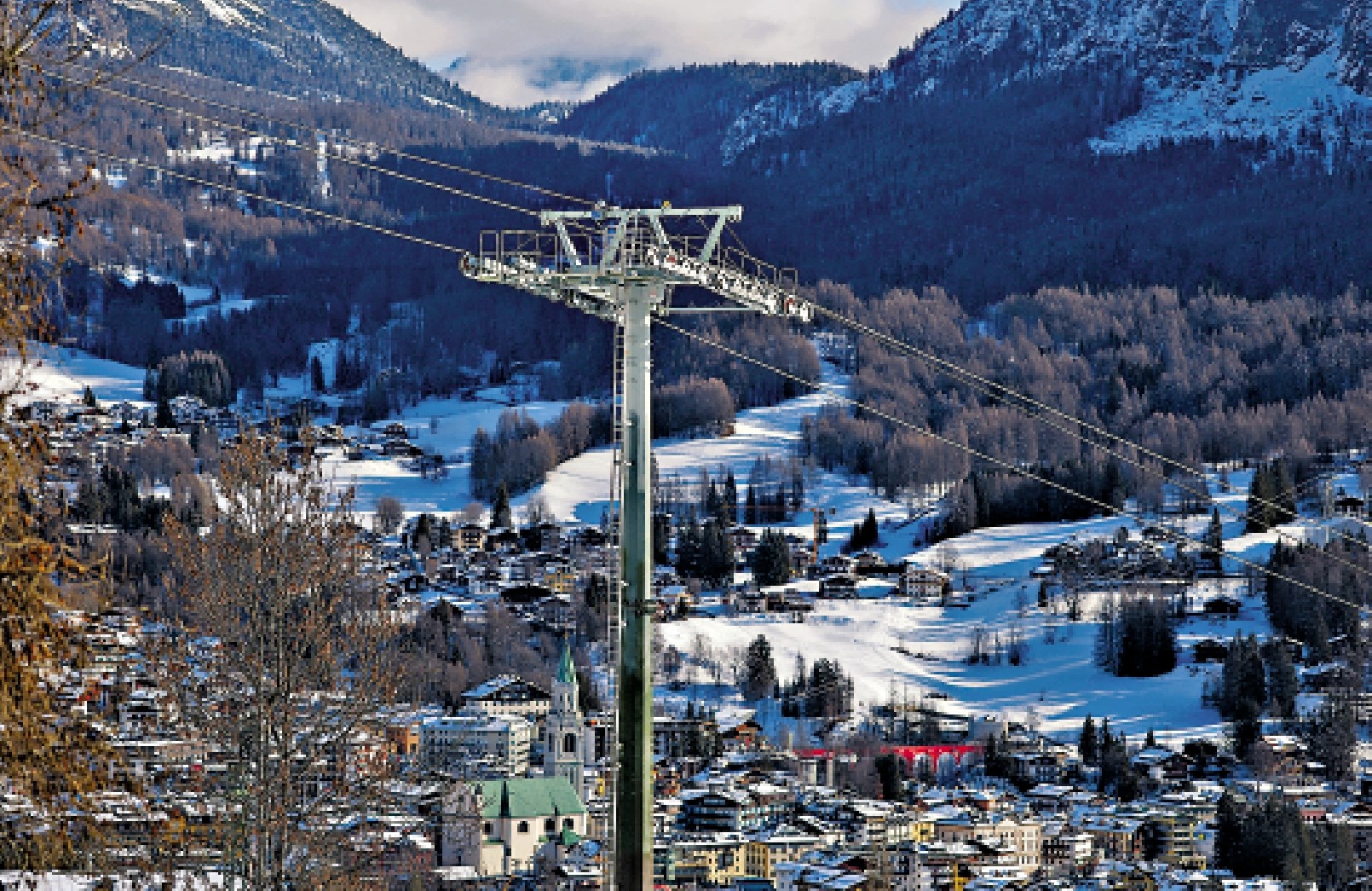 　　圖：用於運送冬奧會觀眾的纜車2日尚未完工。\路透社