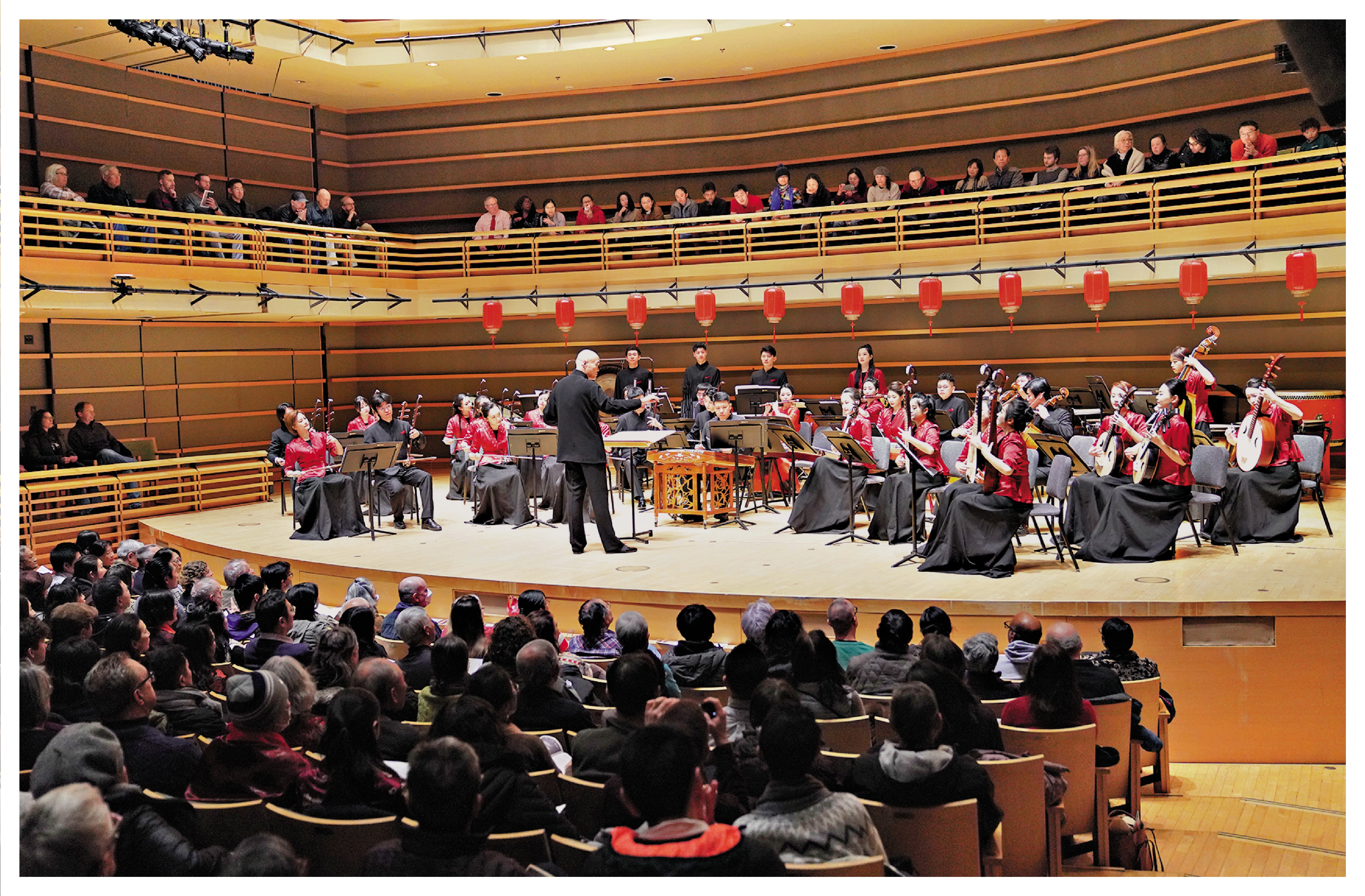 　　圖：學者指出，中美元首對話溝通釋放出兩國關係整體穩定可控的重要信號。圖為1月29日，中央音樂學院民族管弦樂團在美國費城金梅爾表演藝術中心舉辦中國新春專場音樂會。\新華社