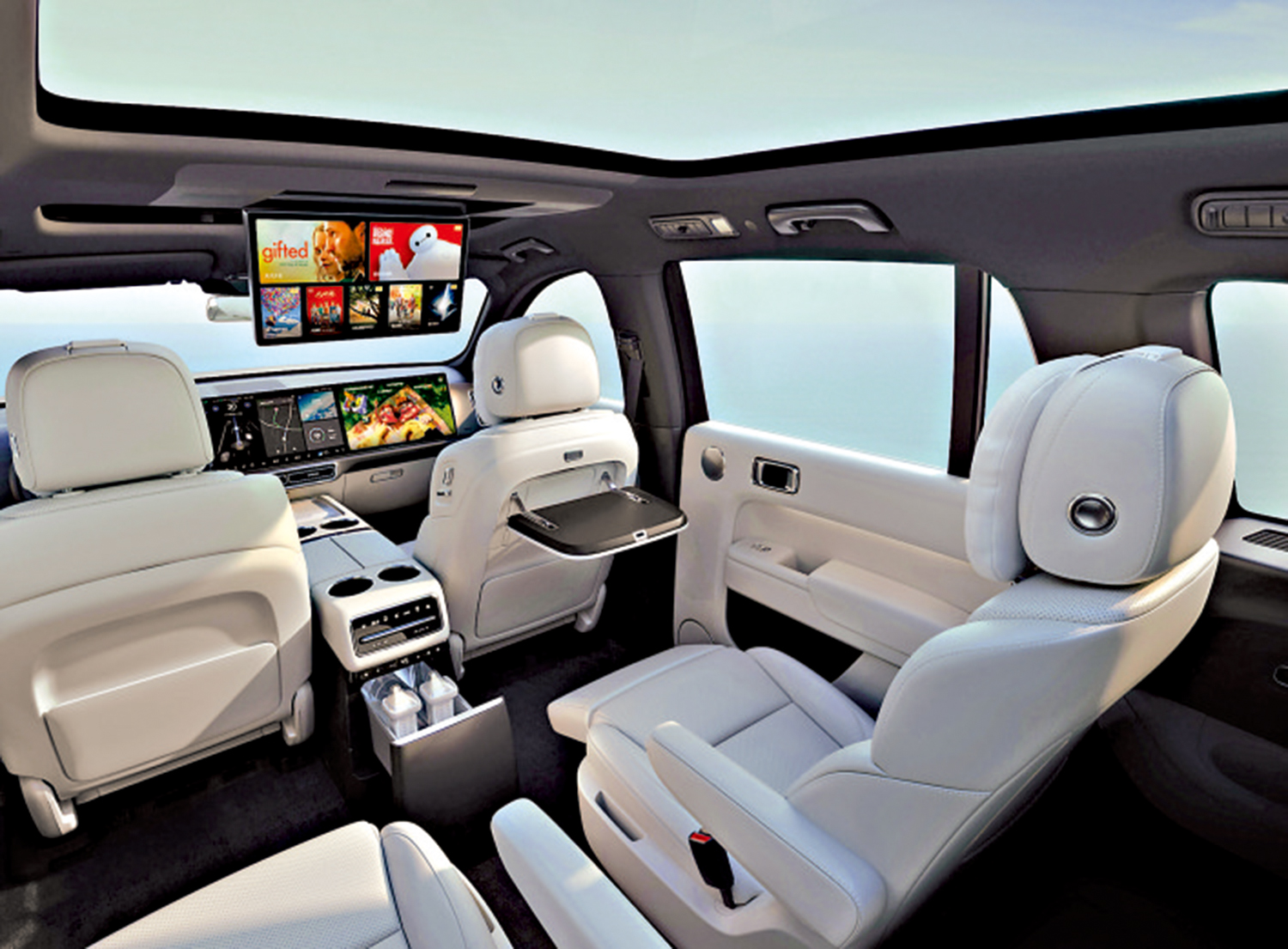 　　圖：理想汽車下季將推出新款L9，配備800V全主動懸架系統。圖為新款車的內櫳。