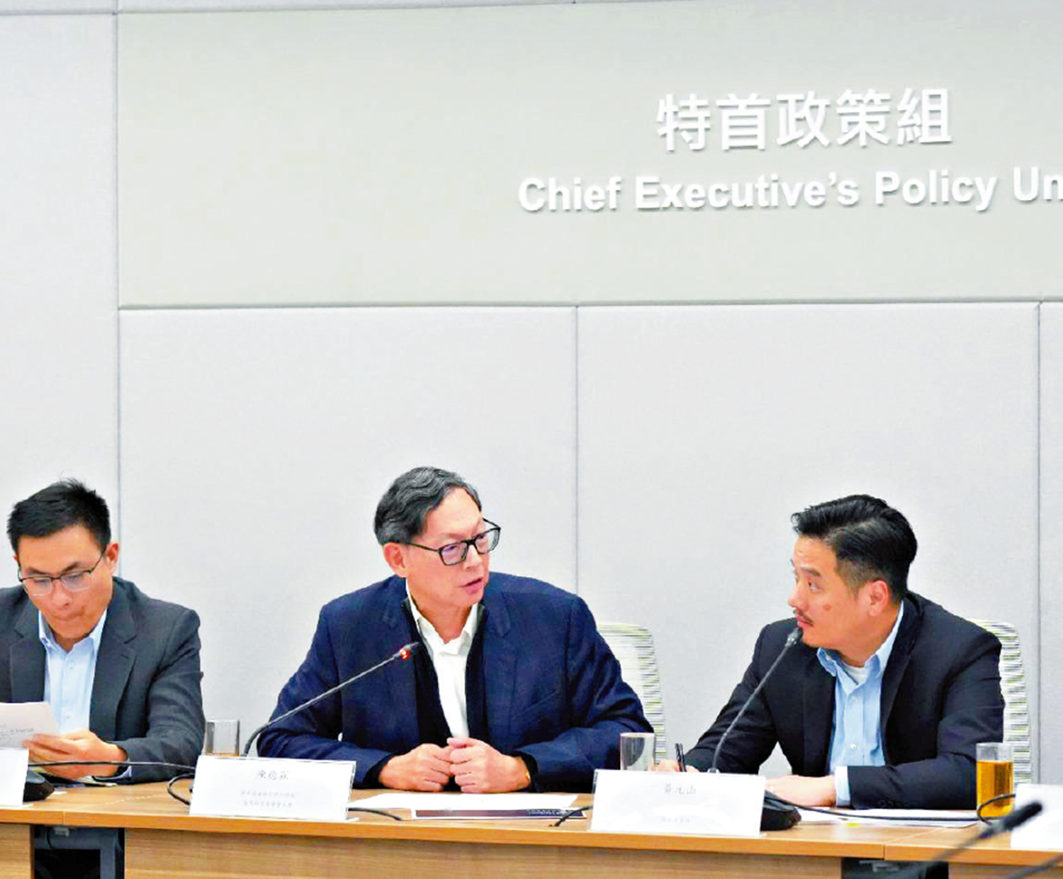 　　圖：黃元山（右）表示，「金融強國」首次寫入五年規劃建議，為香港發揮國際金融中心優勢指明方向。