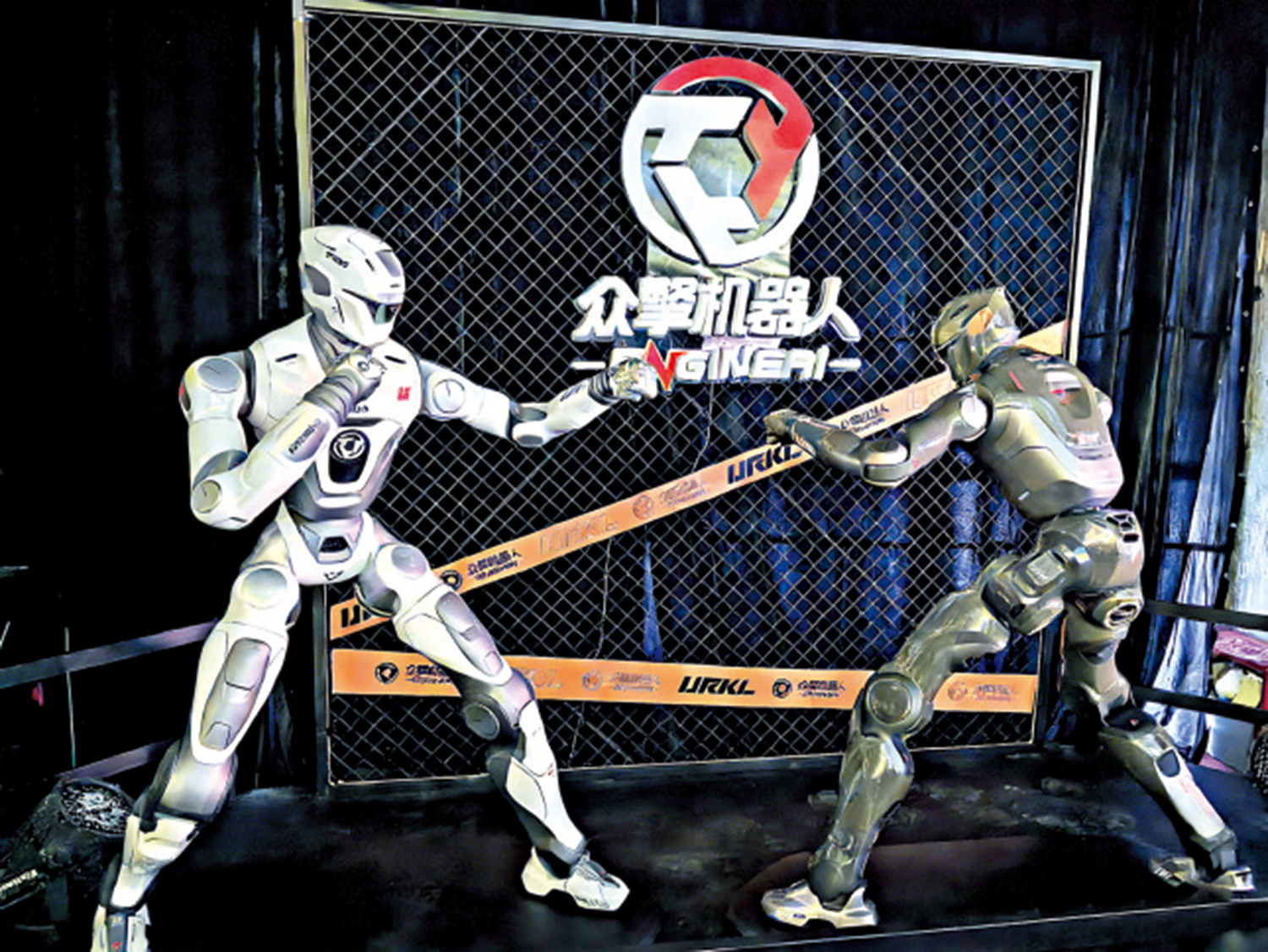 　　圖：全球首個人形機器人格鬥聯賽URKL2月在深圳啟動。\大公報記者郭若溪攝