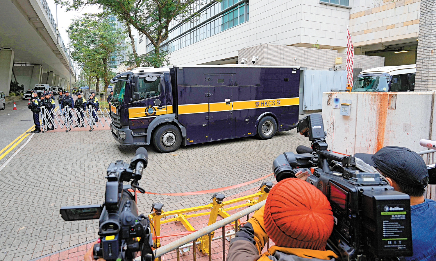 　　圖：亂港黑手黎智英前日判刑後，由囚車押送離開法院。\大公報記者林少權攝
