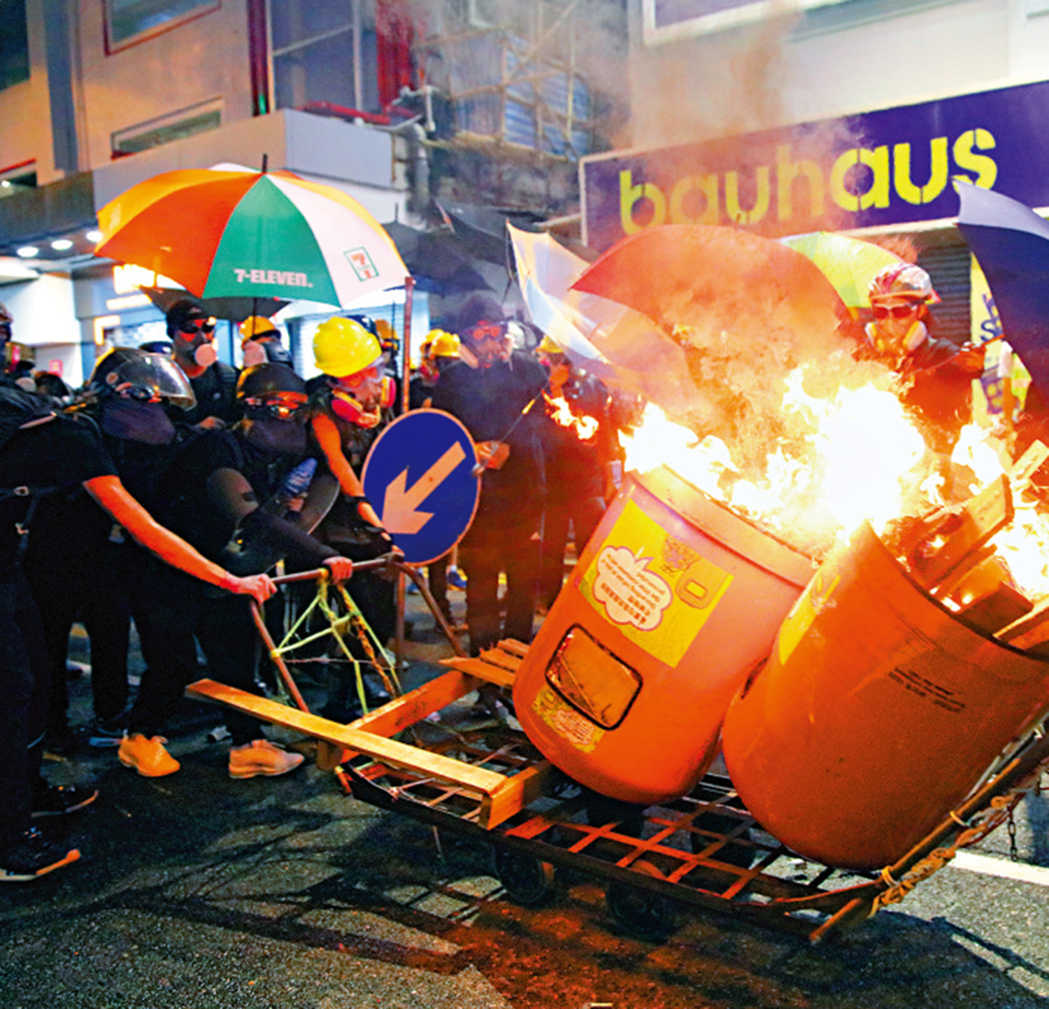 　　圖：李家超指出，截至去年底，有2400多人因「黑暴」期間所犯的各種罪行，承擔法律後果。