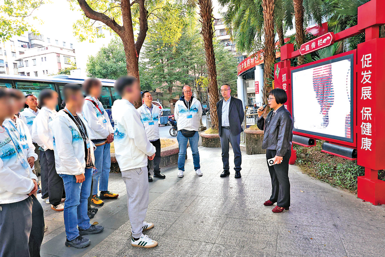 　　圖：懲教署組織「灣區體驗交流團2026」，十多名更生青少年前往佛山及珠海交流。