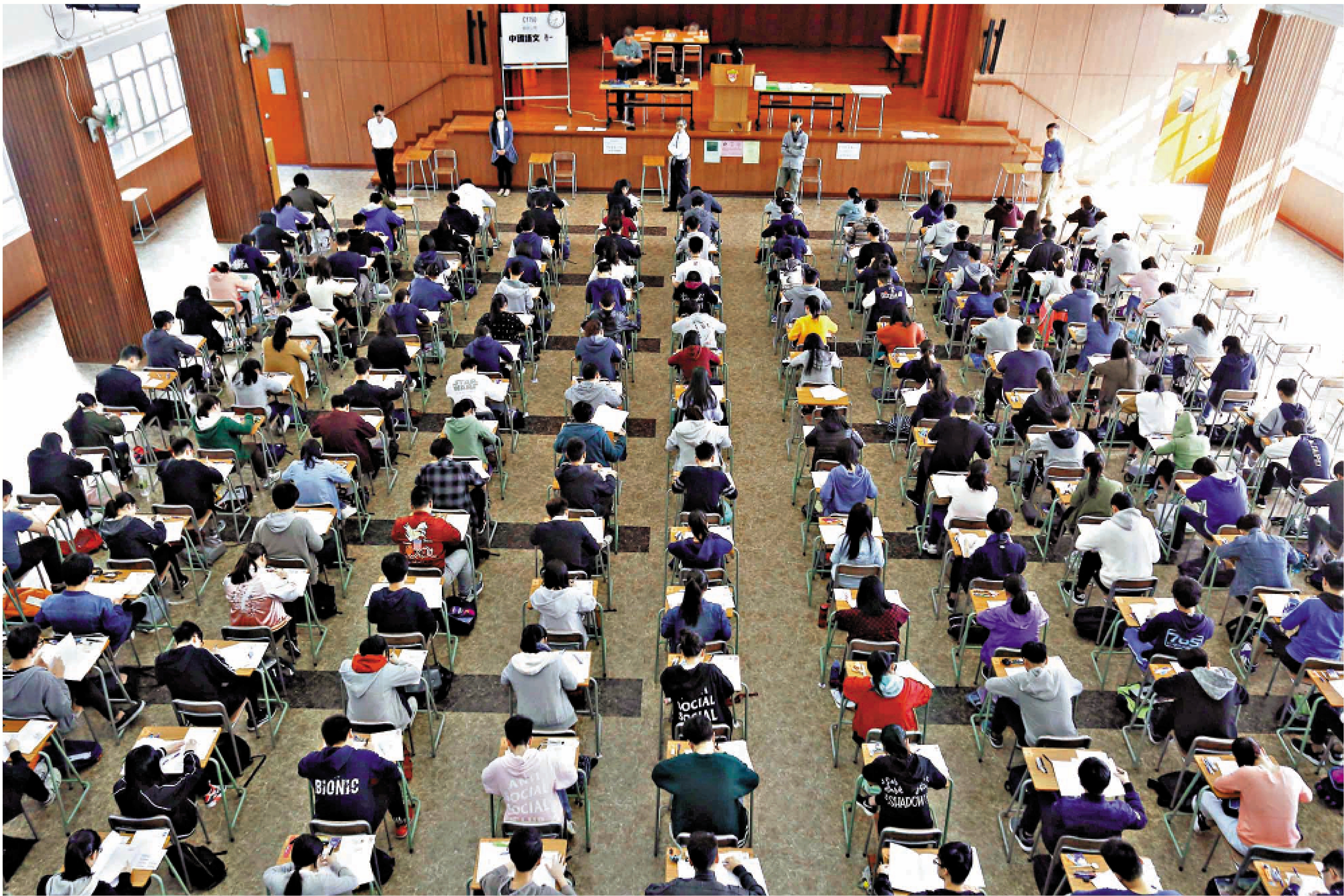 　　圖：考評局提醒考生收到准考證後應核對個人資料。