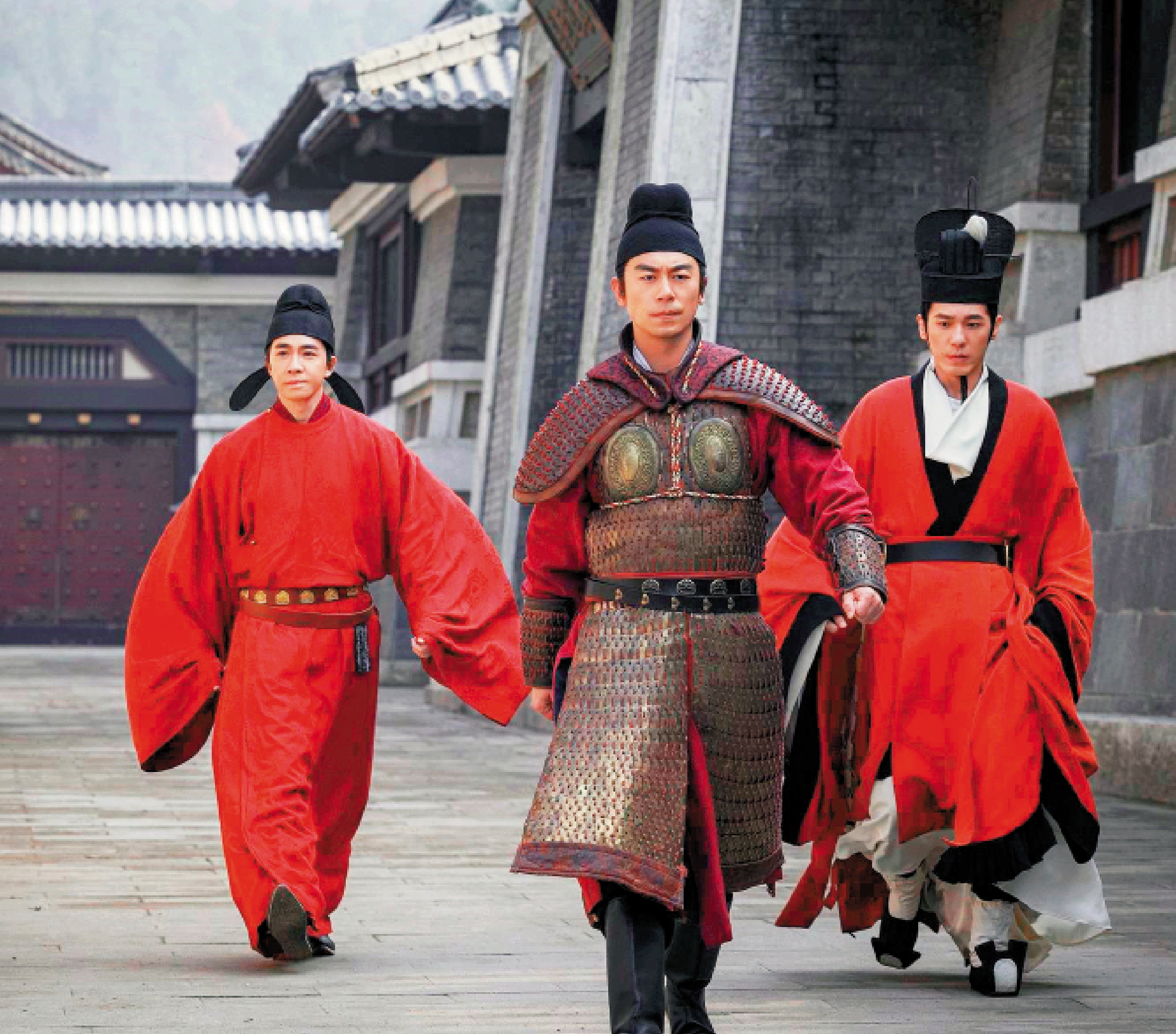 　　圖：劇中郭榮（左起）、趙匡胤、錢弘俶的「汴京結義」略顯生硬。