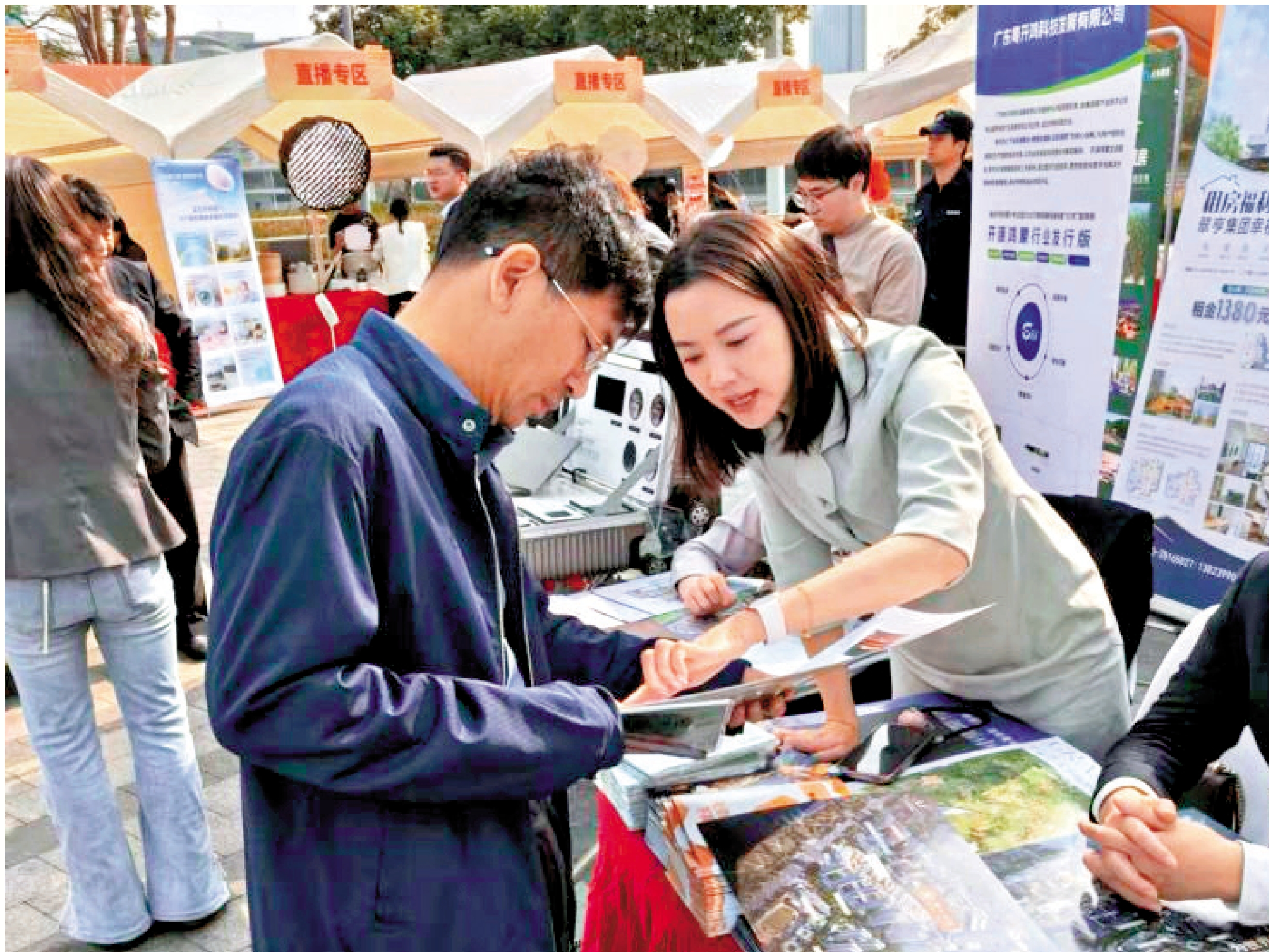 　　圖：「廣貨行天下·中山百貨進深圳」活動啟動，推出各種優惠。