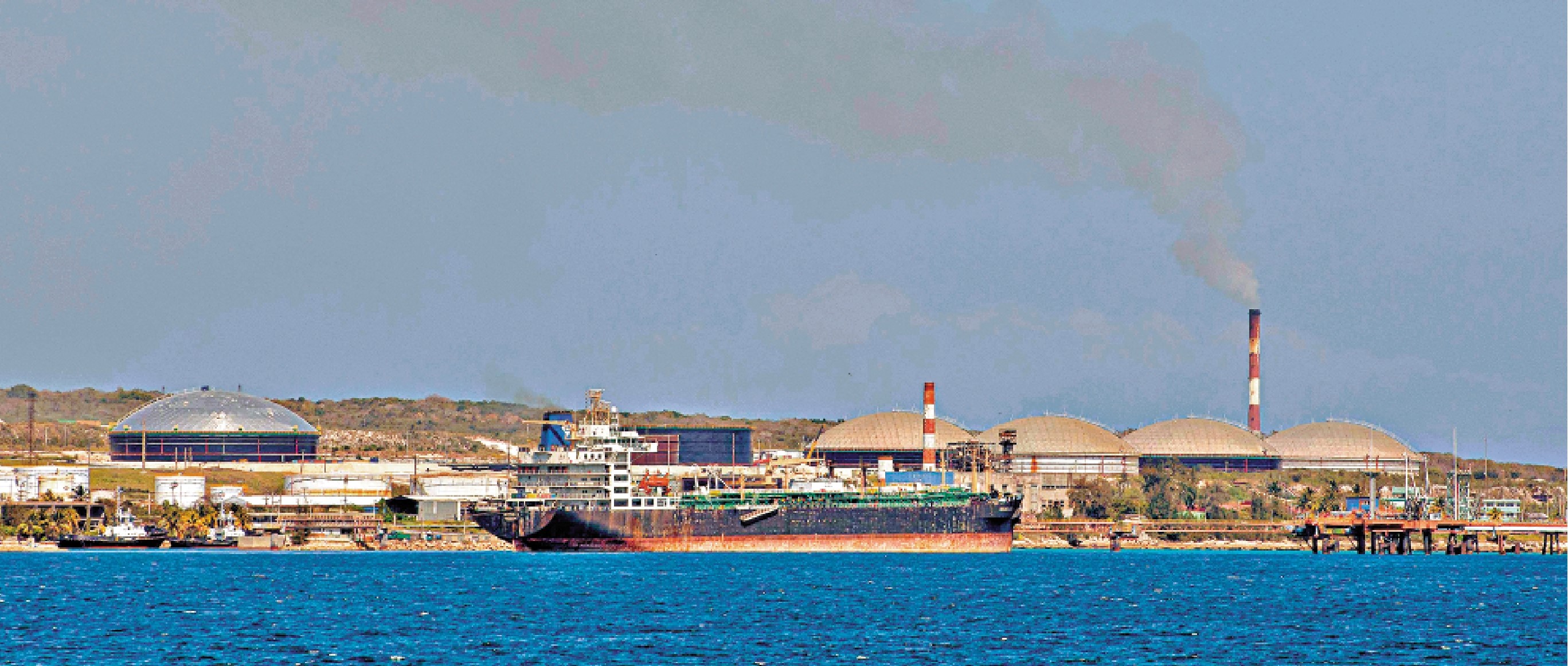 　　圖：地緣政治環境複雜多變，市場憂慮原油供應受影響，布蘭特期油與紐約期油昨雙雙升逾1%。