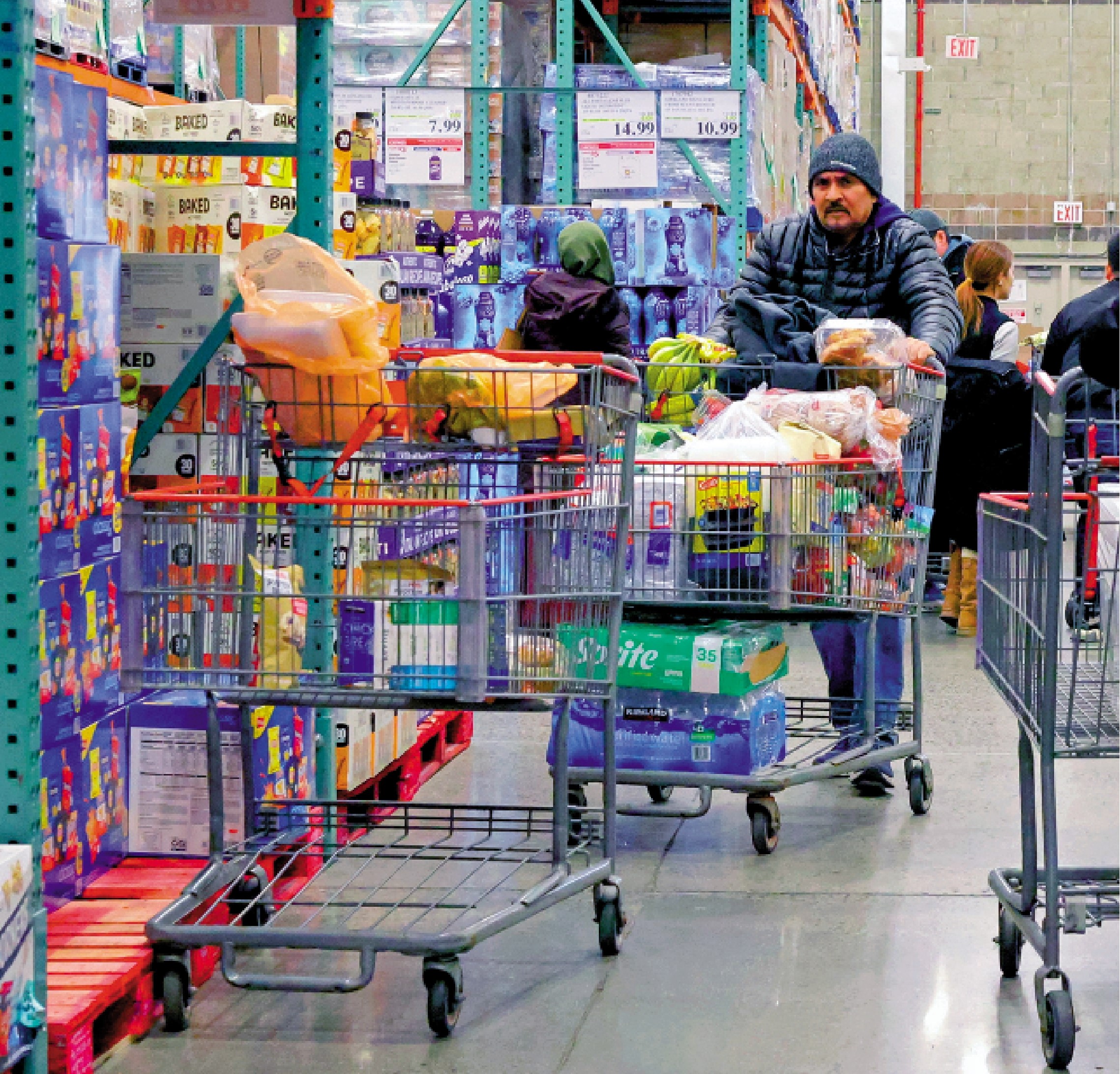 　　圖：美國民眾在紐約市一家Costco超市購物。\路透社