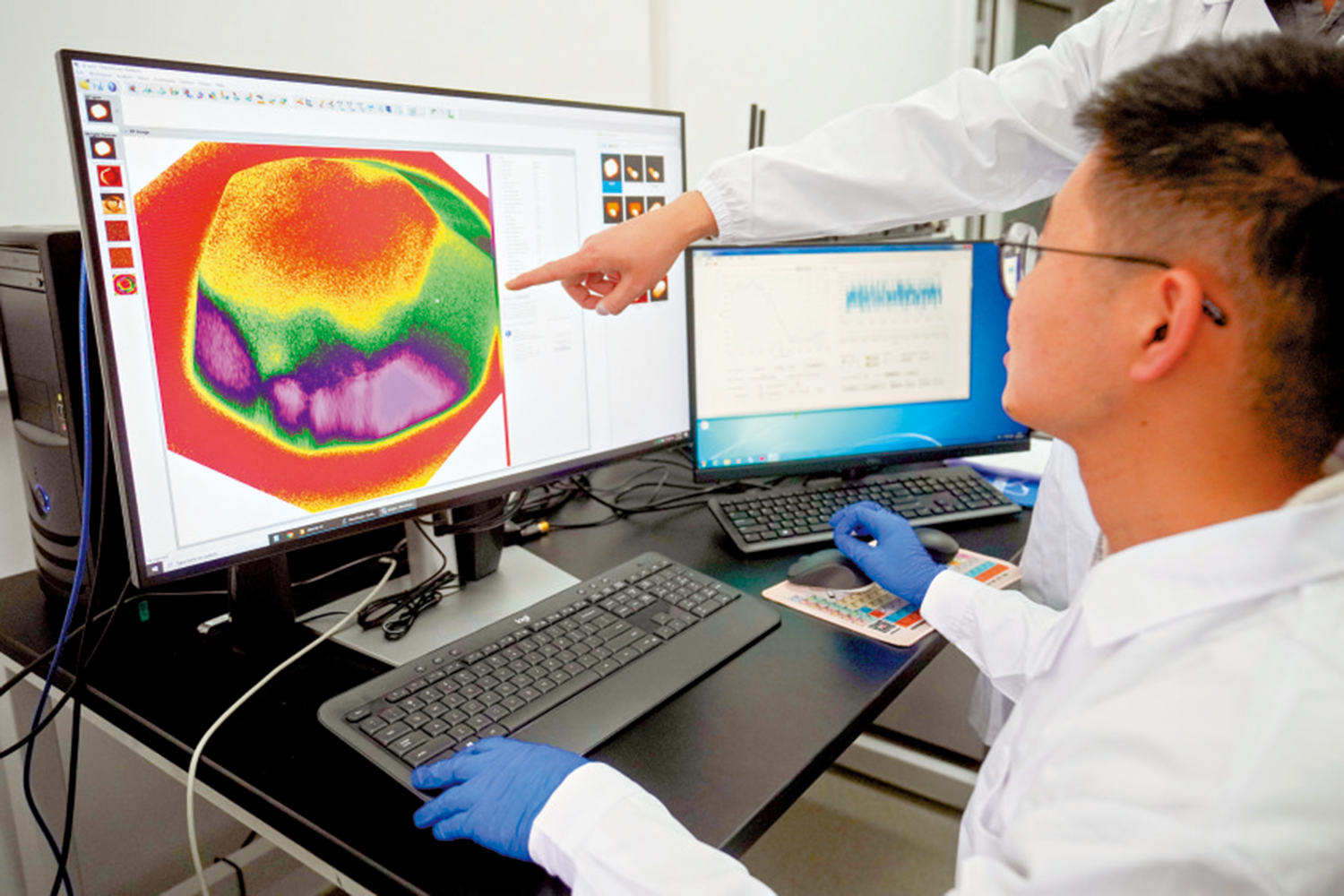 　　圖：中國科學院金屬研究所瀋陽材料科學國家研究中心實驗室，利用稀土元素「鈧」改造光催化分解水的催化材料，將產氫效率提高15倍。\新華社