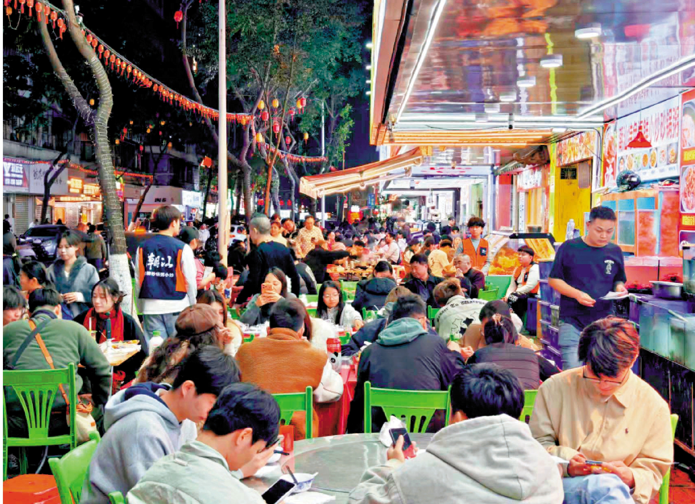 　　圖：潮汕年俗活動帶火夜經濟。/大公報記者帥誠攝