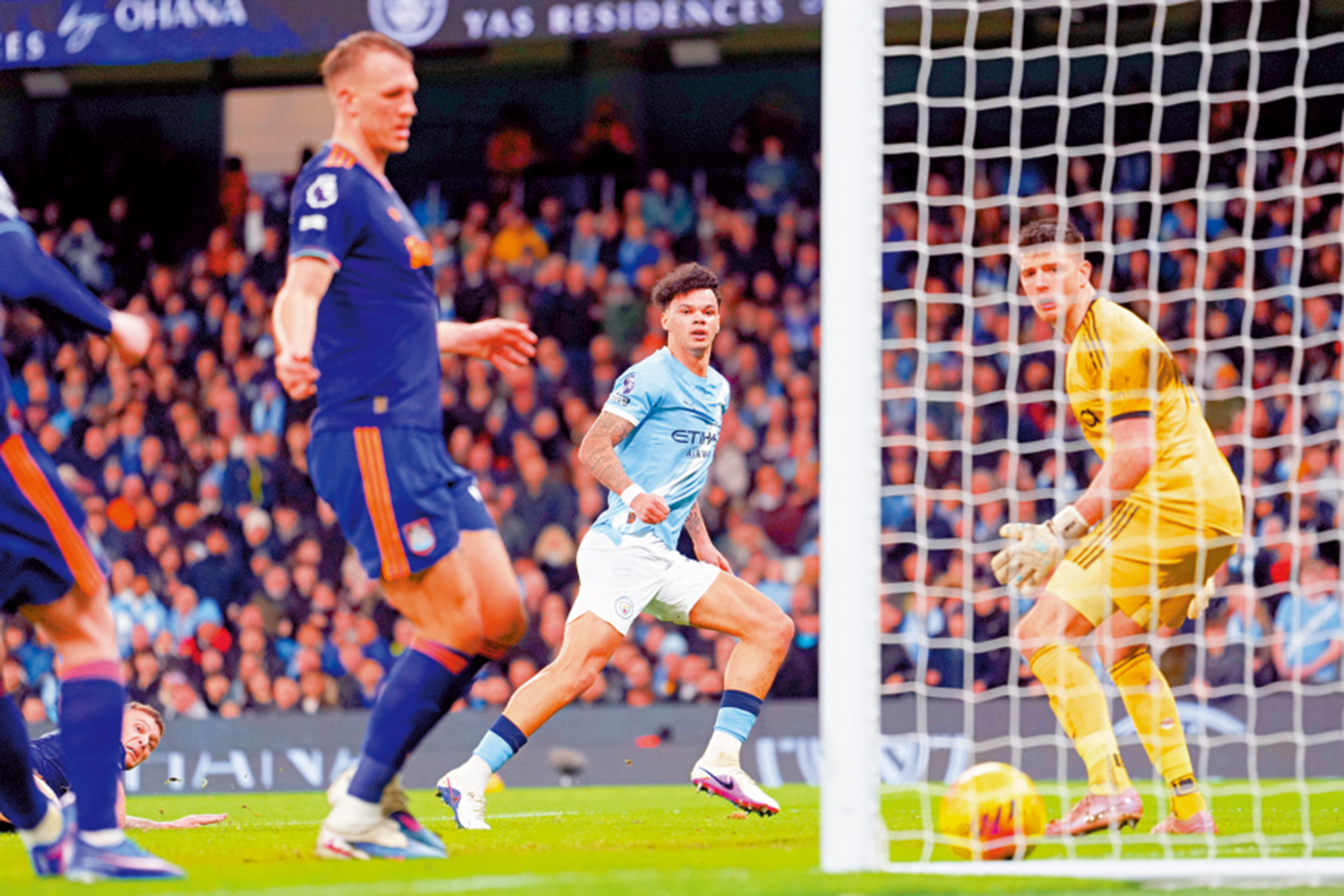 　　圖：奧萊利（右二）攻破紐卡素大門。\美聯社