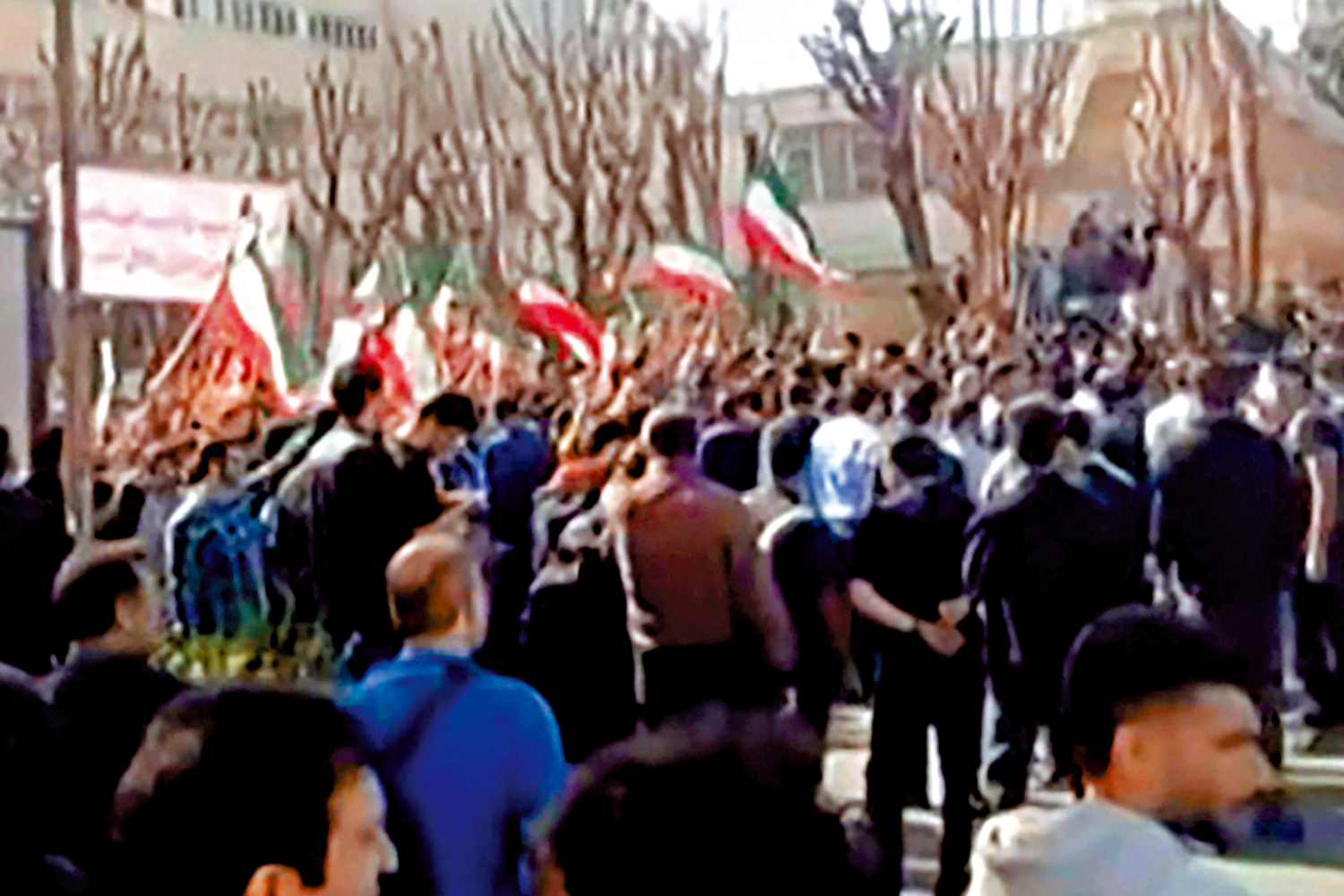 　　圖：德黑蘭一所大學21日舉行反對伊朗政府的示威。\法新社