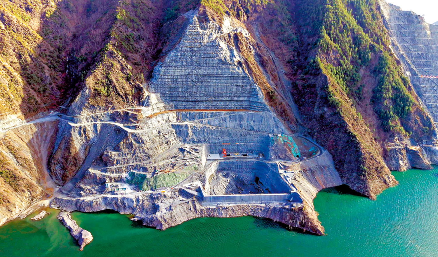 　　圖：兩河口抽蓄電站上庫春節施工航拍。