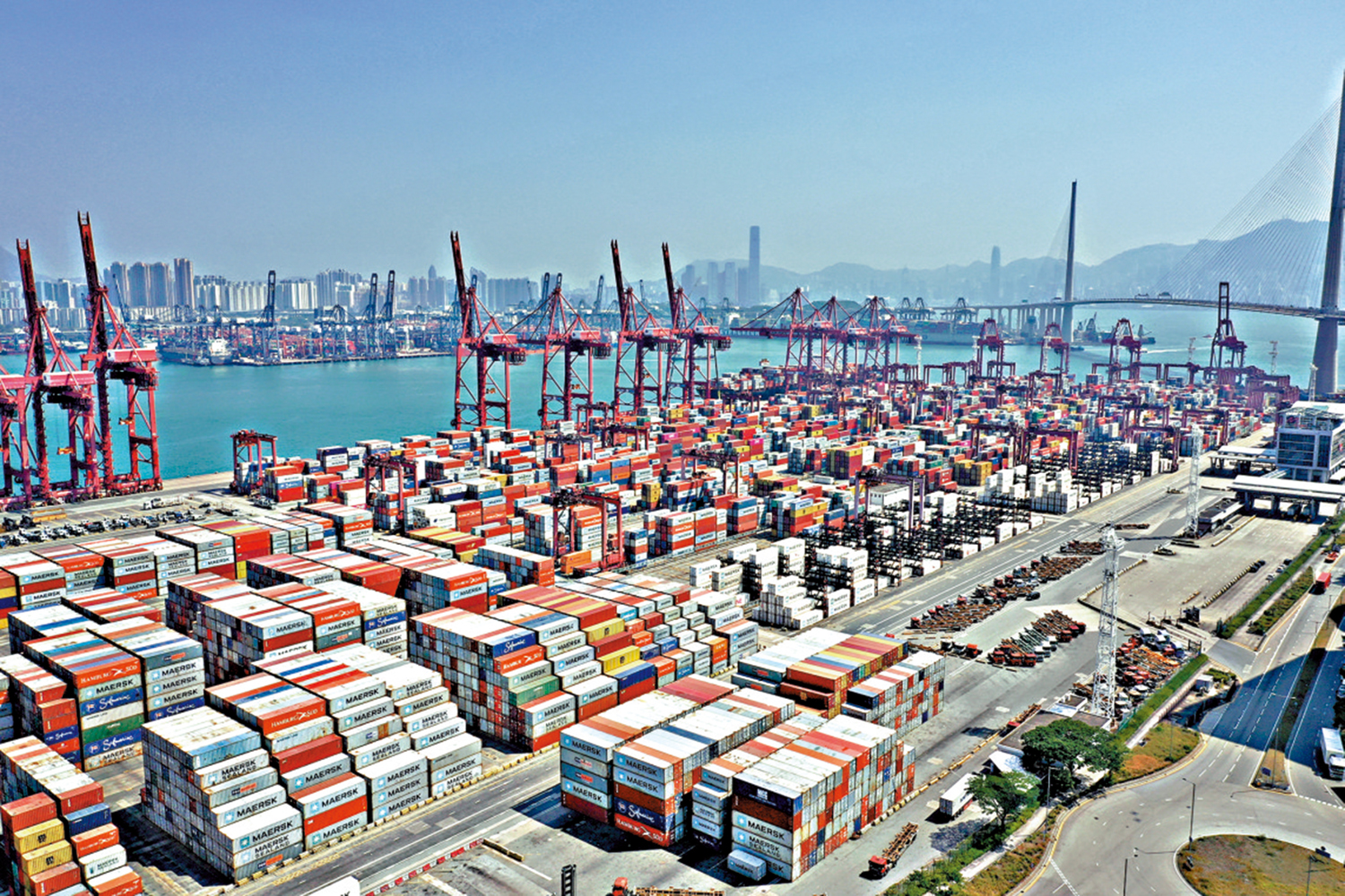 　　圖：特區政府計劃推出的「未來智慧物流加速計劃」，將對接上月推出的港口社區系統，提供實時海陸空貨物追蹤。