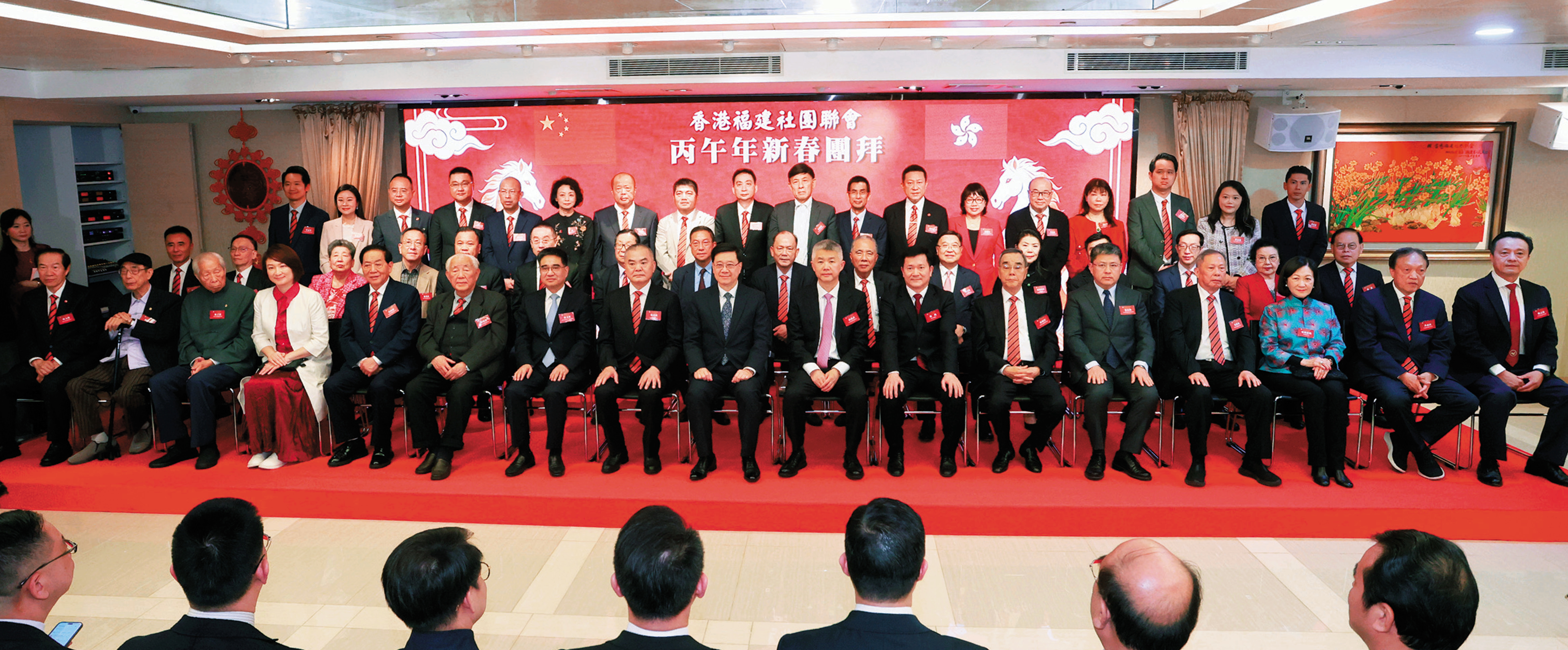 　　圖：李家超相信閩籍鄉親會繼續助力特區政府推動經濟多元發展，為香港注入更多活力、凝聚更多正能量。圖為李家超與一眾嘉賓合影。/大公文匯全媒體記者北山彥攝