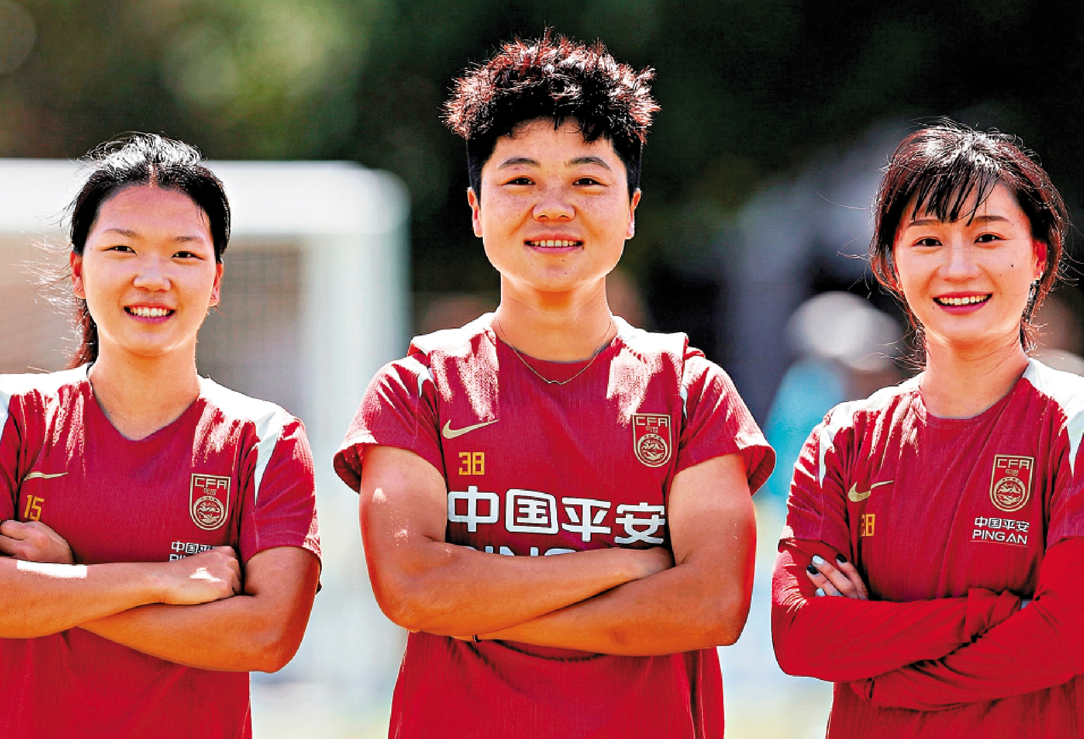 　　圖：中國女足球員操練完後合照。\網絡圖片